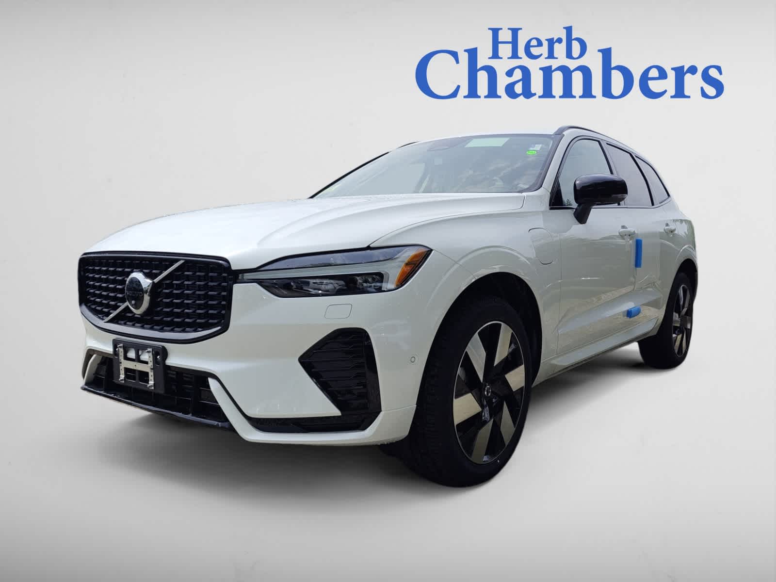 new 2024 Volvo XC60 plug-in hybrid car, priced at $67,425