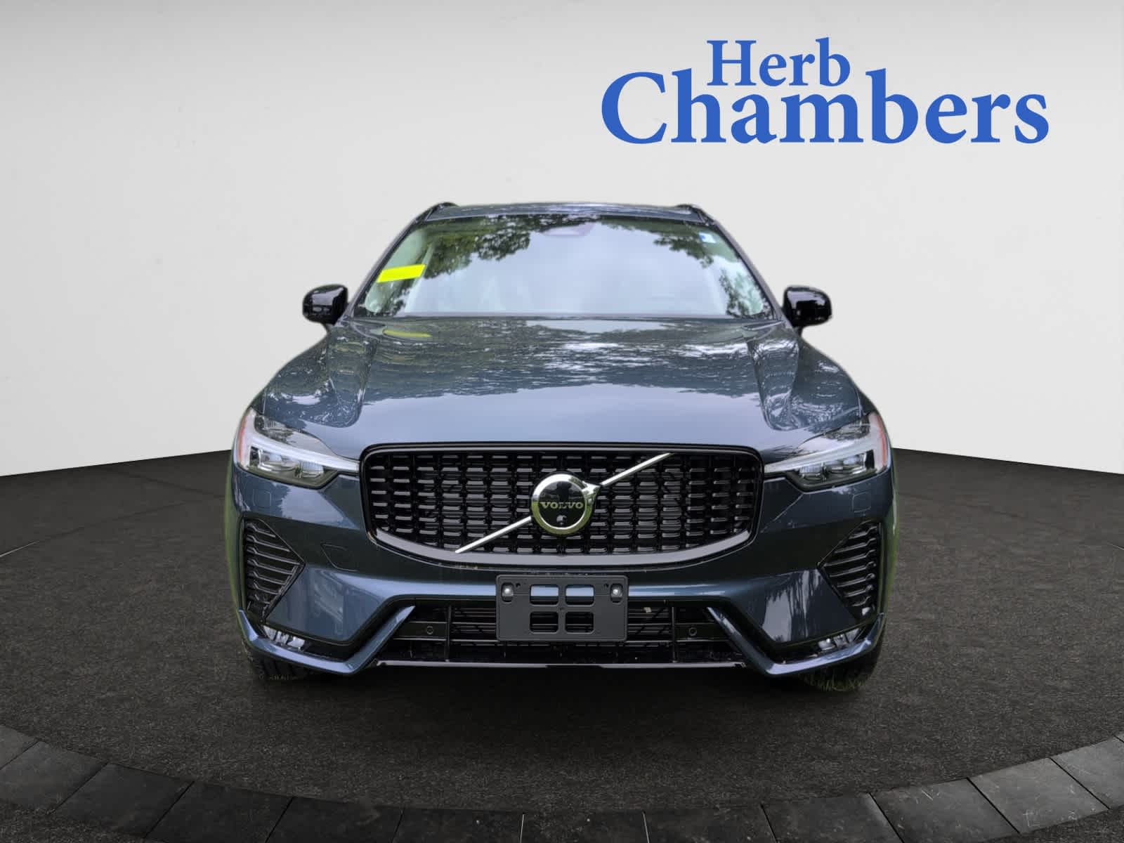 new 2025 Volvo XC60 car, priced at $61,005