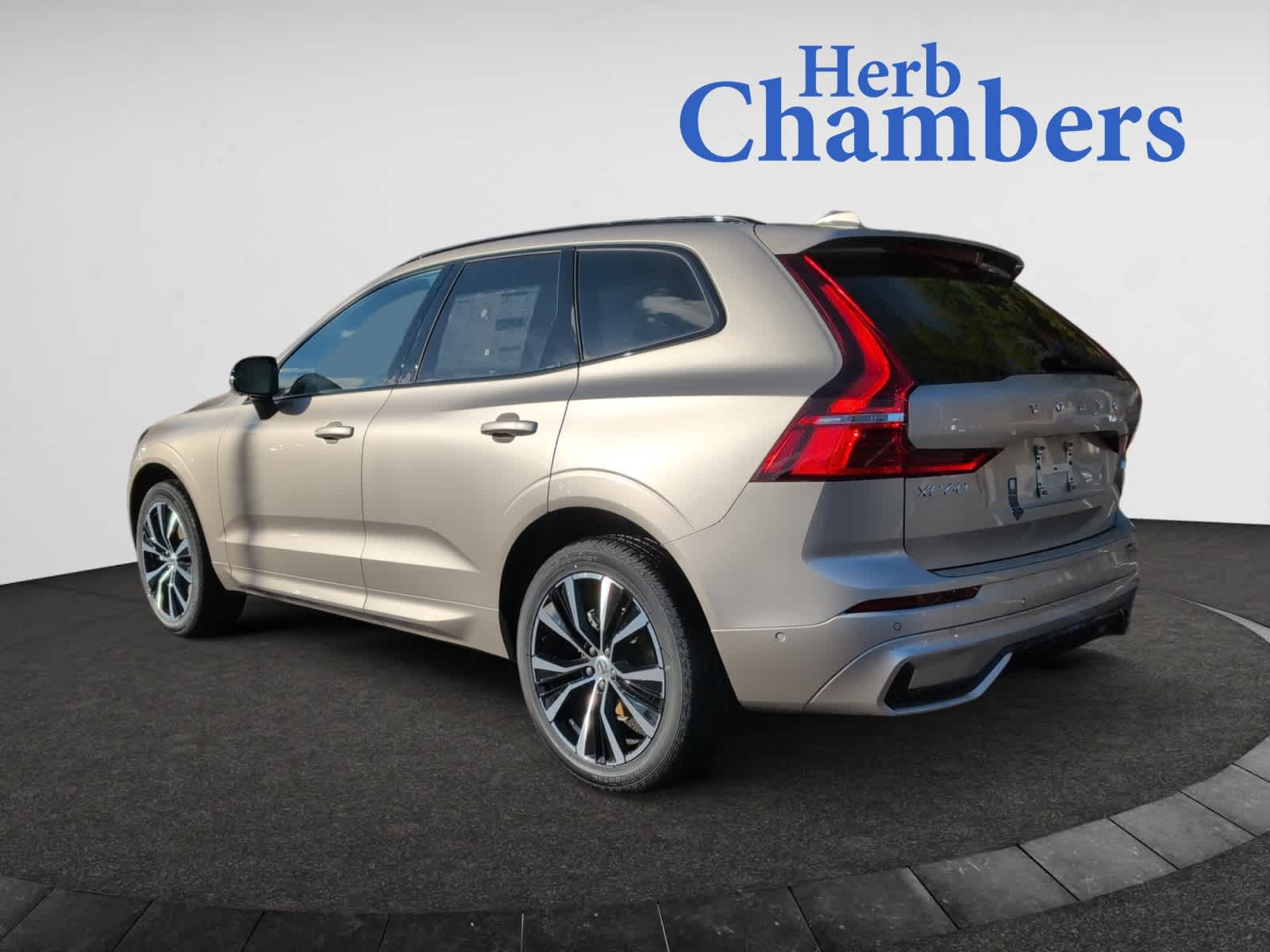 new 2025 Volvo XC60 car, priced at $55,335