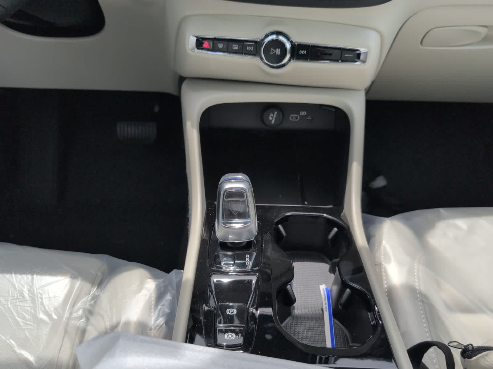 new 2025 Volvo XC40 car, priced at $49,810