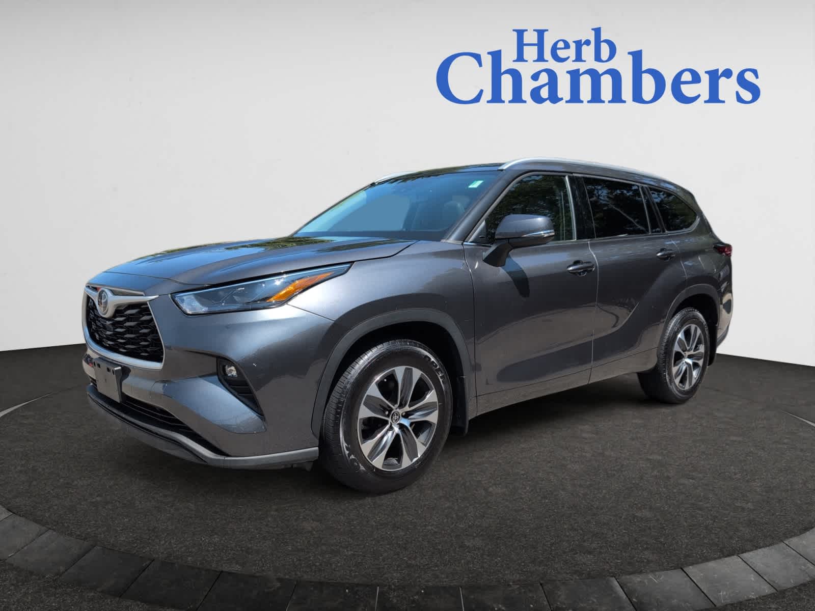 used 2022 Toyota Highlander car, priced at $37,998