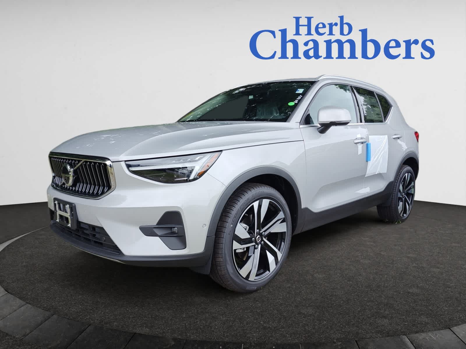 new 2025 Volvo XC40 car, priced at $51,040