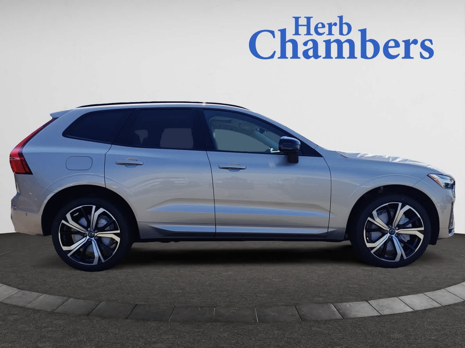 new 2025 Volvo XC60 plug-in hybrid car, priced at $71,485