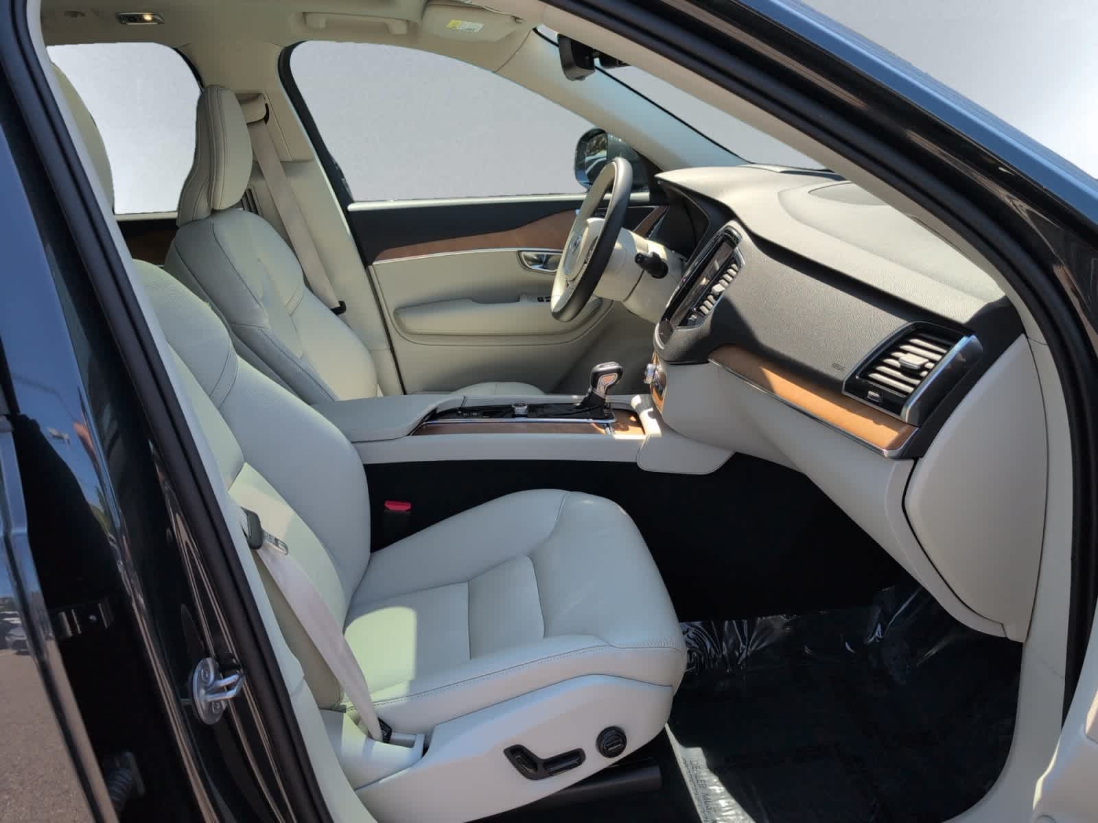 used 2022 Volvo XC90 car, priced at $42,998