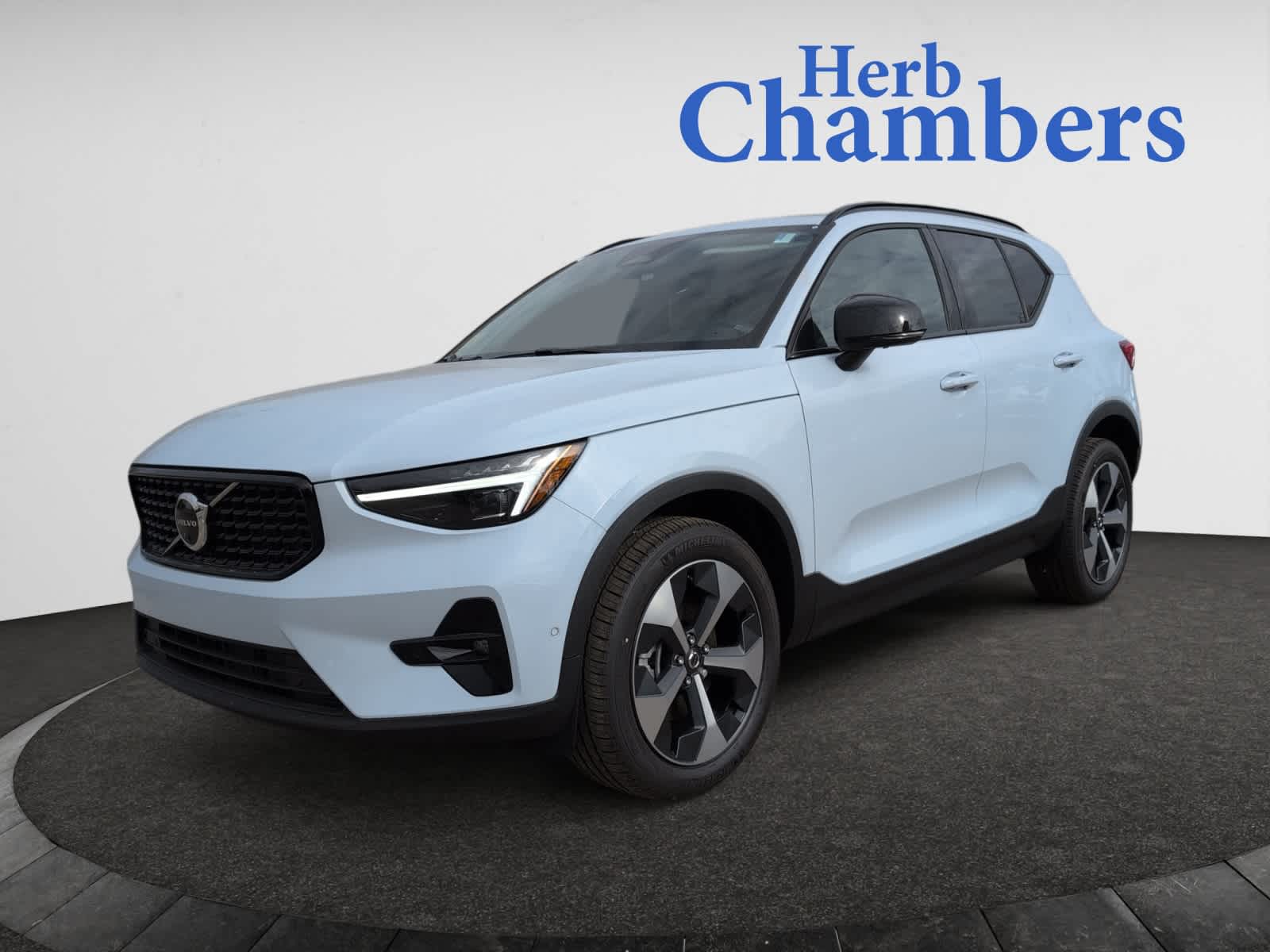 new 2025 Volvo XC40 car, priced at $48,315