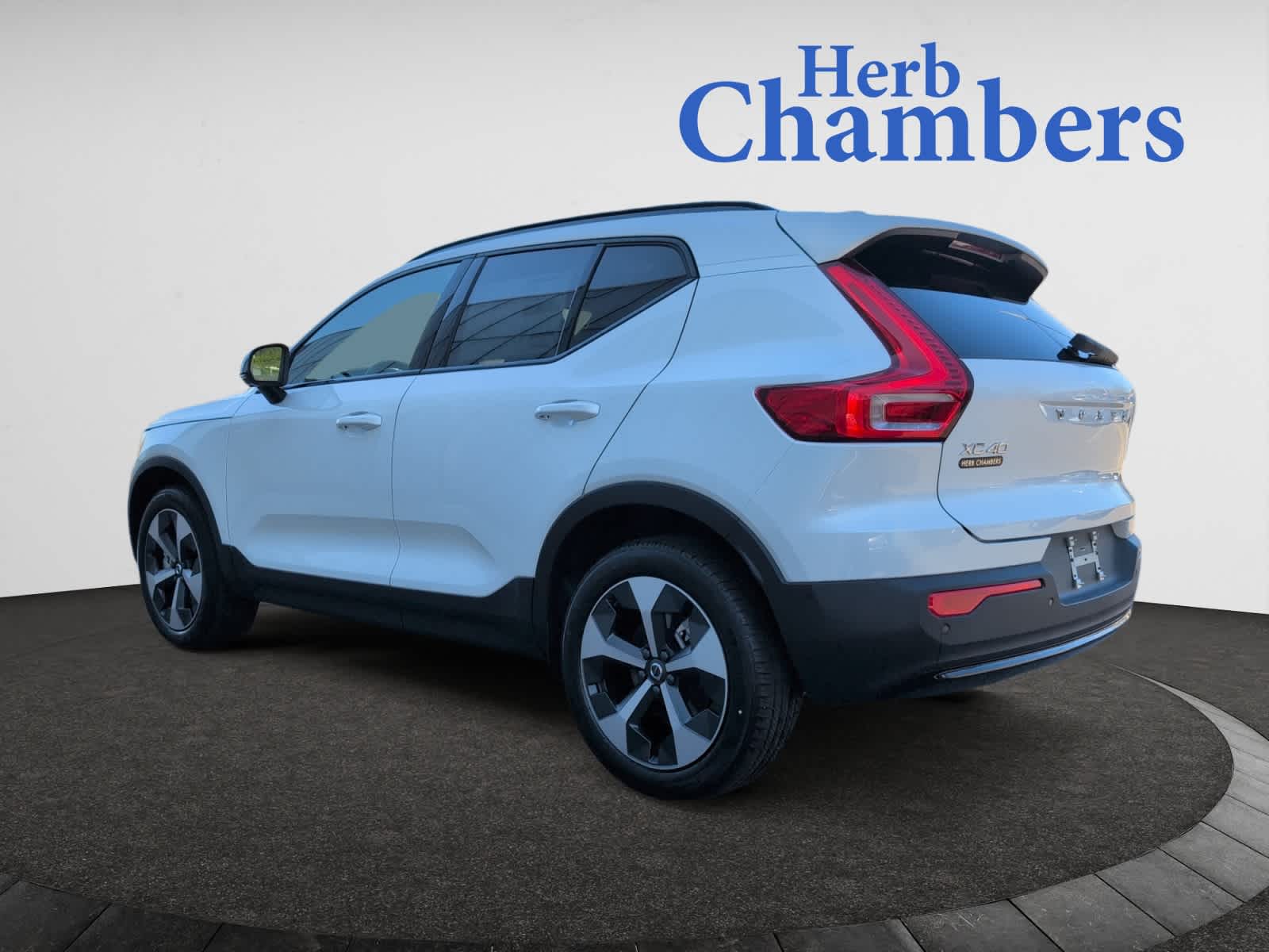 new 2025 Volvo XC40 car, priced at $47,215