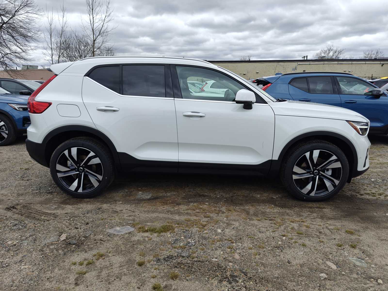 new 2024 Volvo XC40 car, priced at $52,180