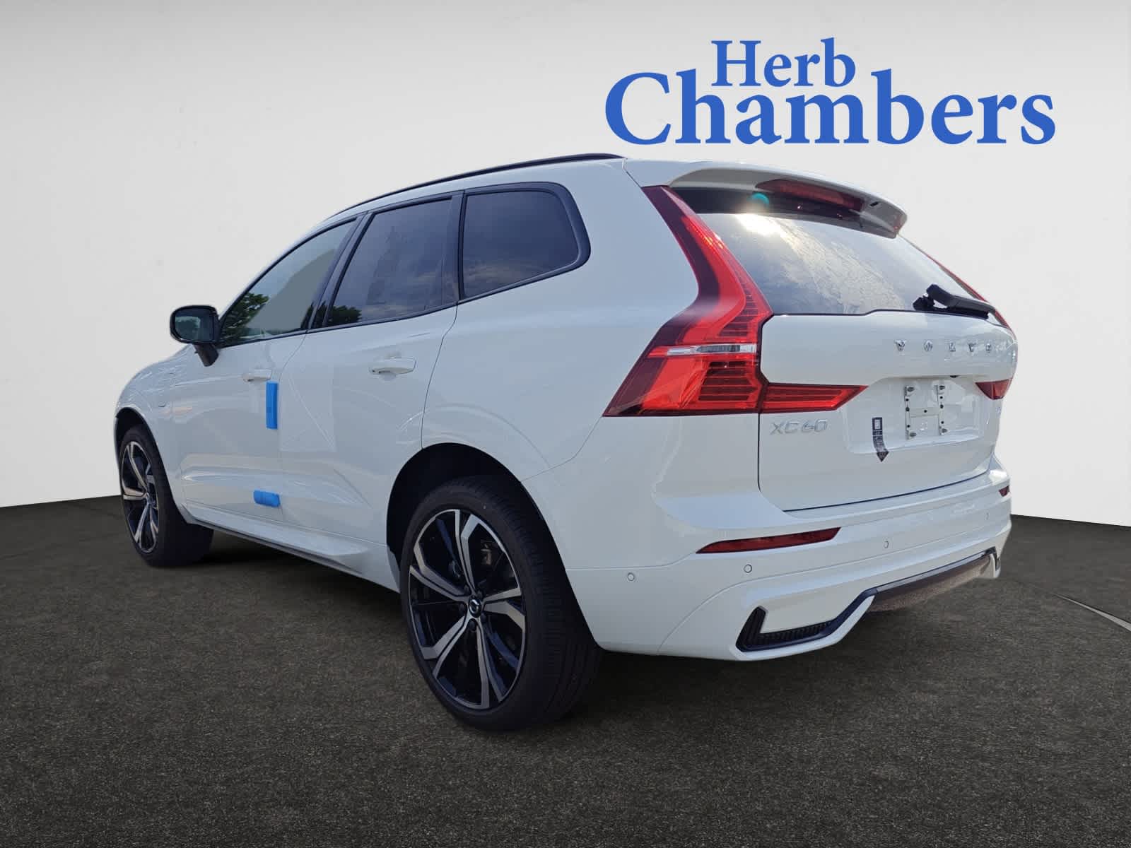 new 2025 Volvo XC60 plug-in hybrid car, priced at $71,490