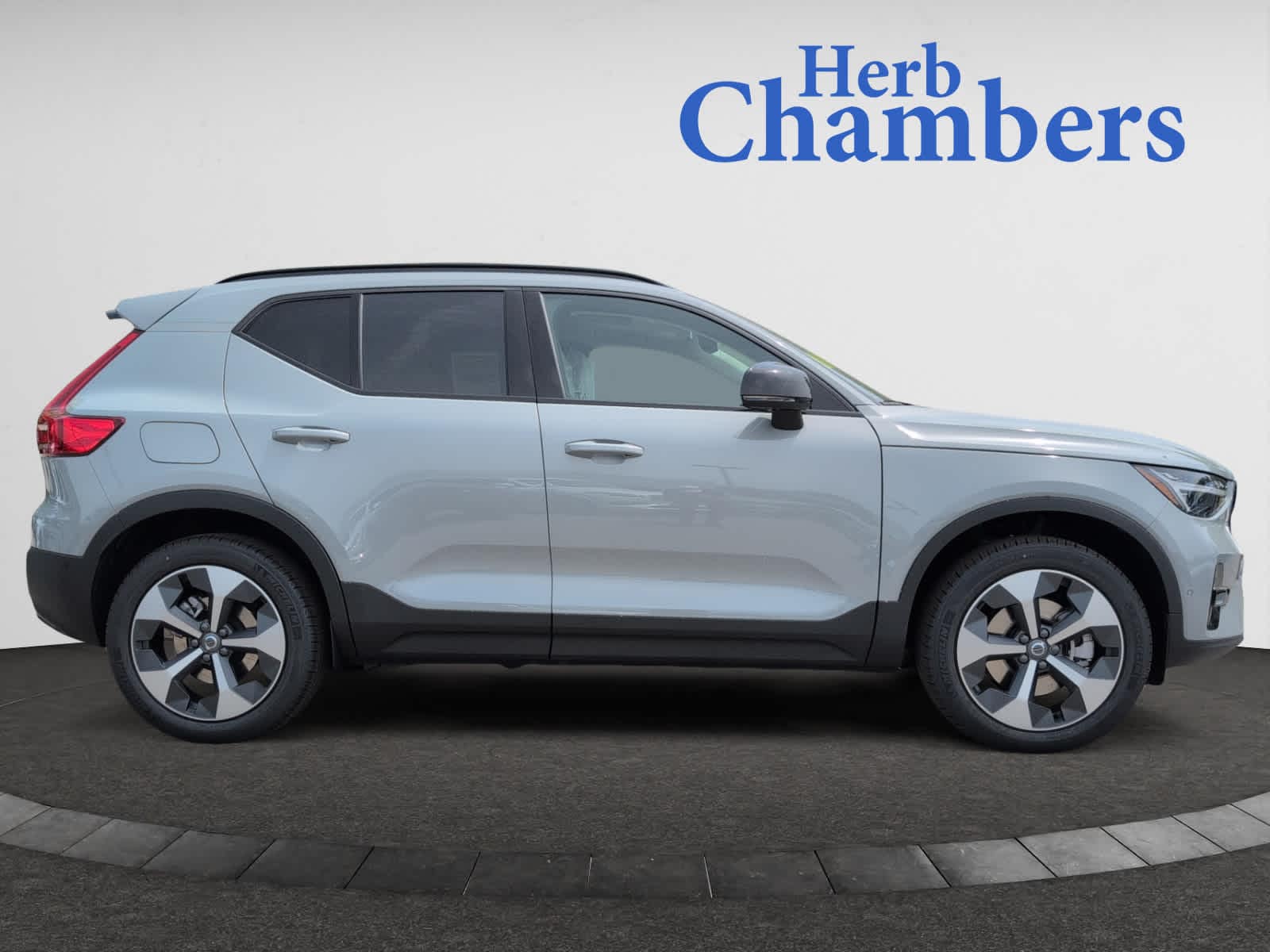 new 2025 Volvo XC40 car, priced at $49,585
