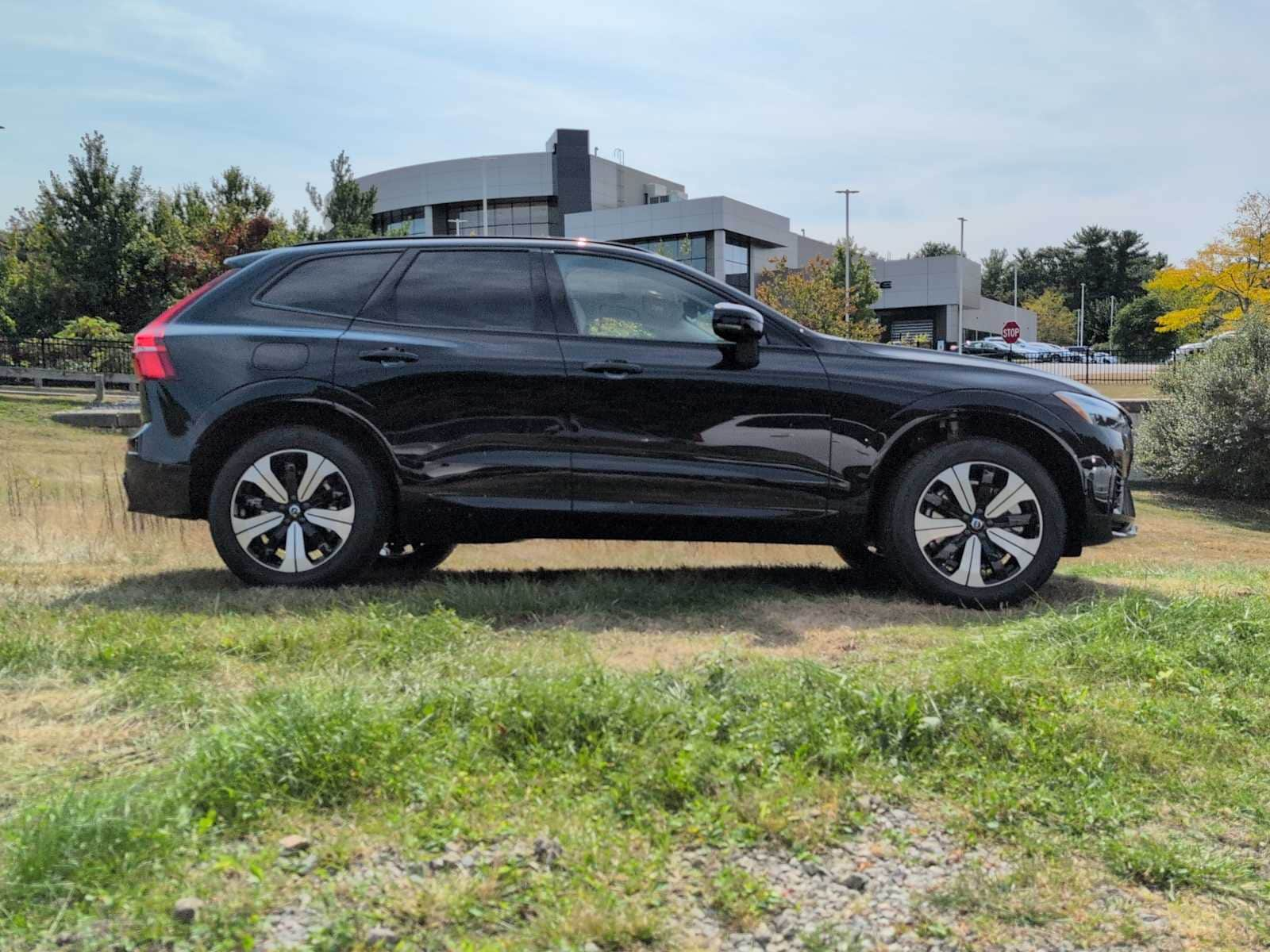 new 2025 Volvo XC60 plug-in hybrid car, priced at $65,825