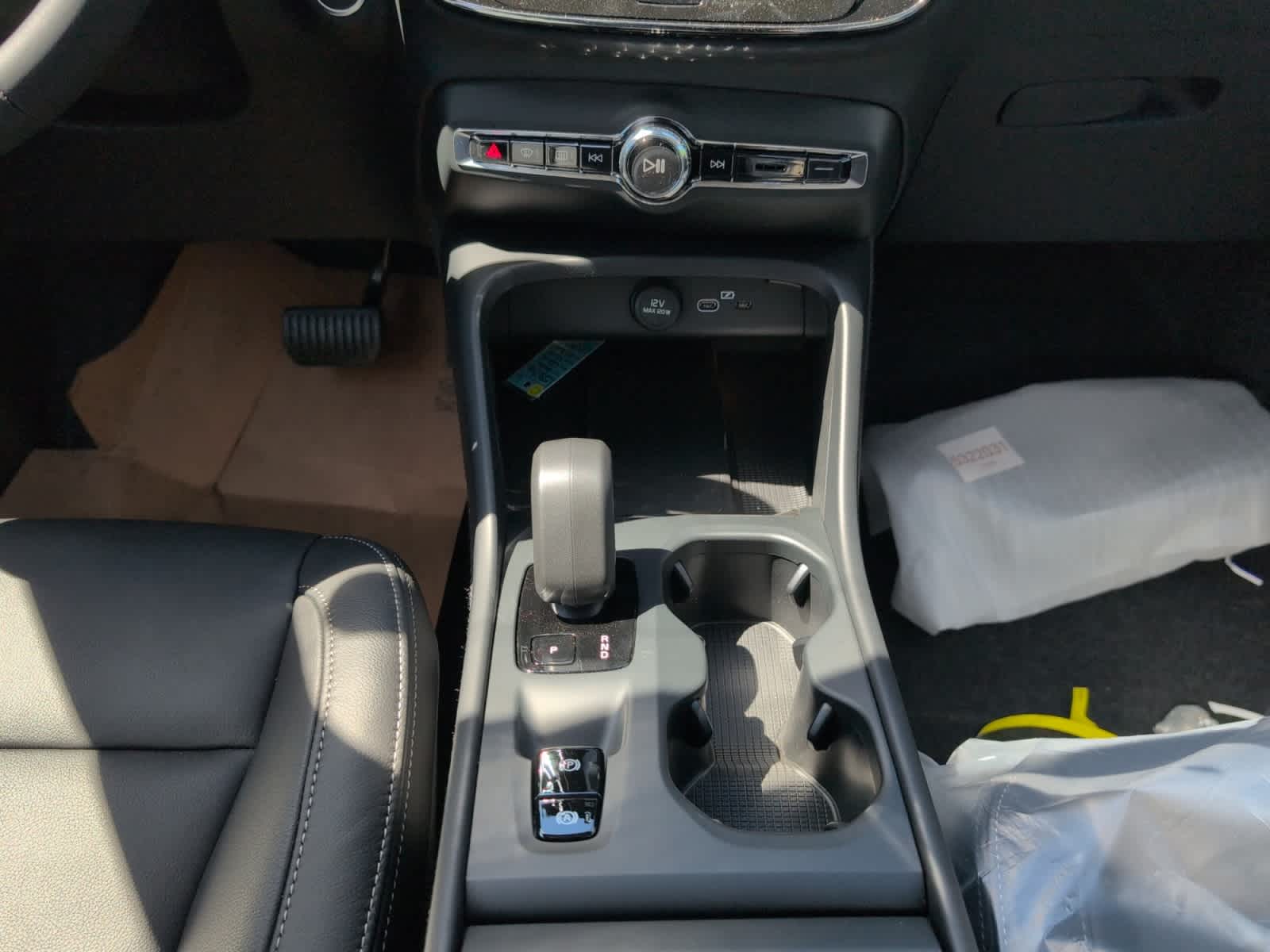 new 2025 Volvo XC40 car, priced at $46,035