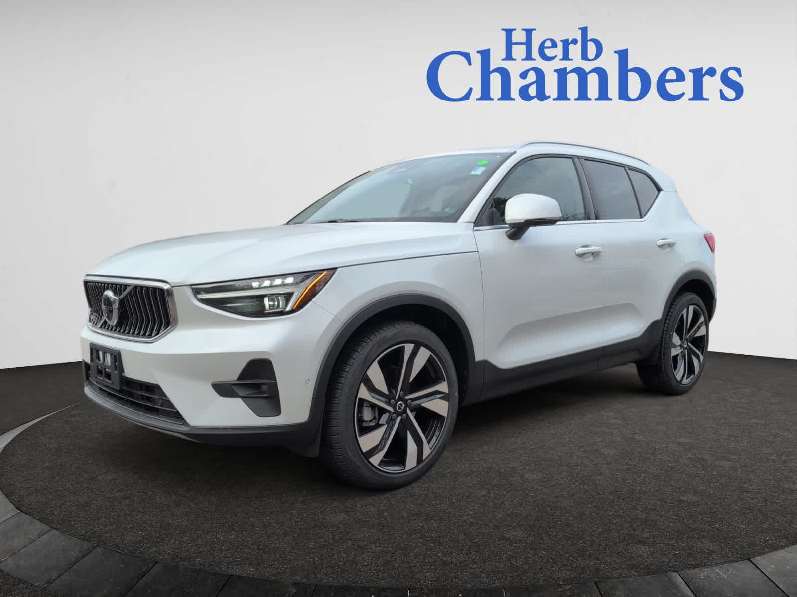 new 2025 Volvo XC40 car, priced at $49,810