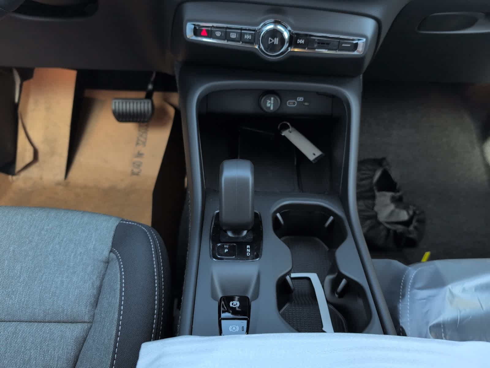 new 2025 Volvo XC40 car, priced at $42,365