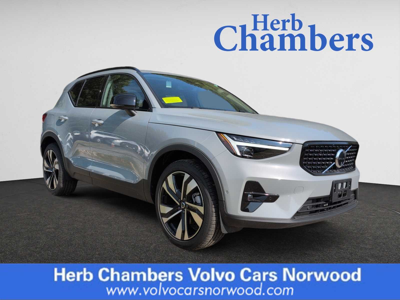 new 2025 Volvo XC40 car, priced at $50,375