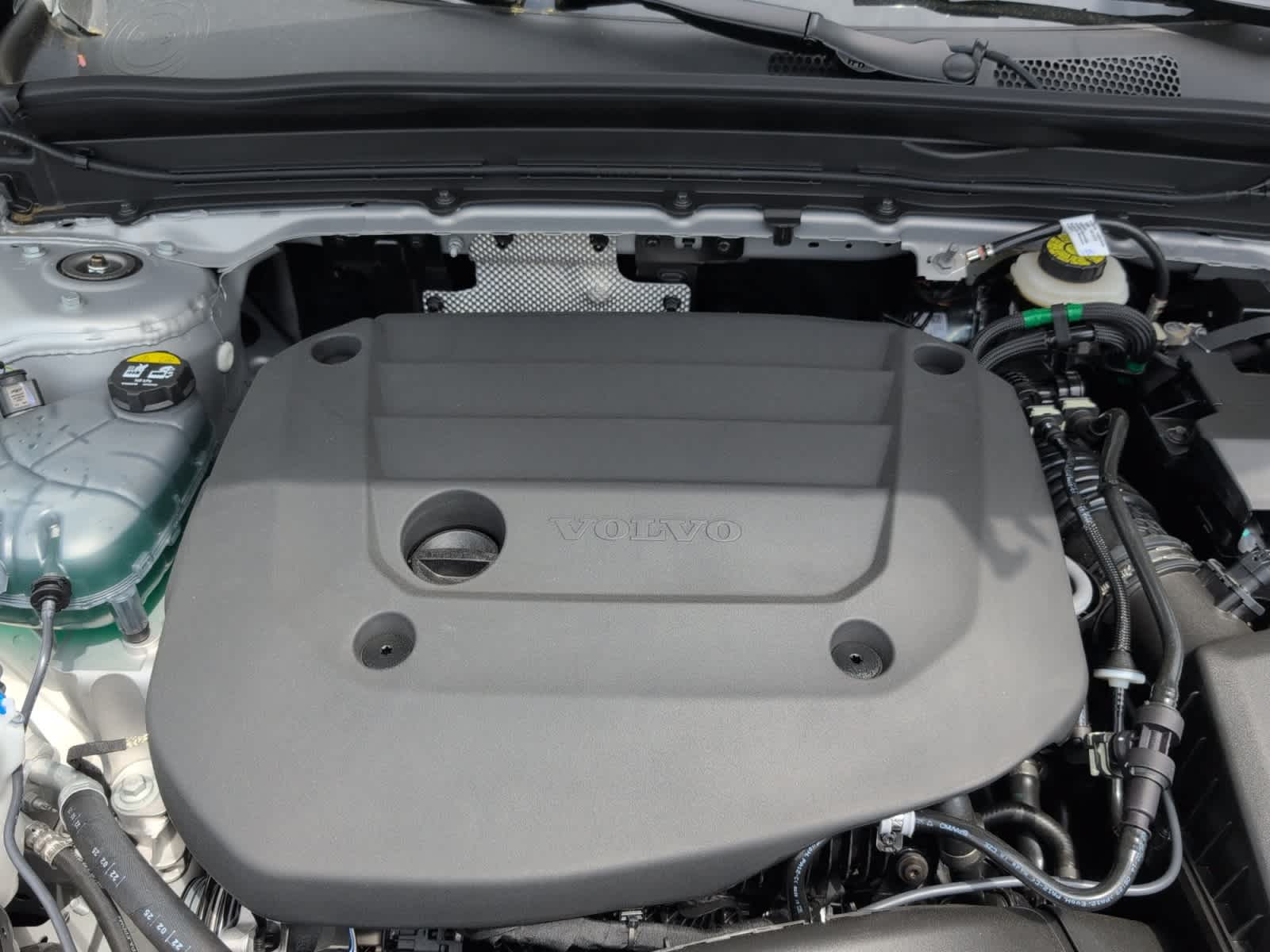 new 2025 Volvo XC40 car, priced at $51,060