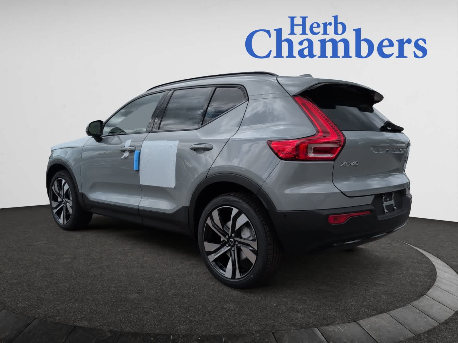 new 2025 Volvo XC40 car, priced at $52,235