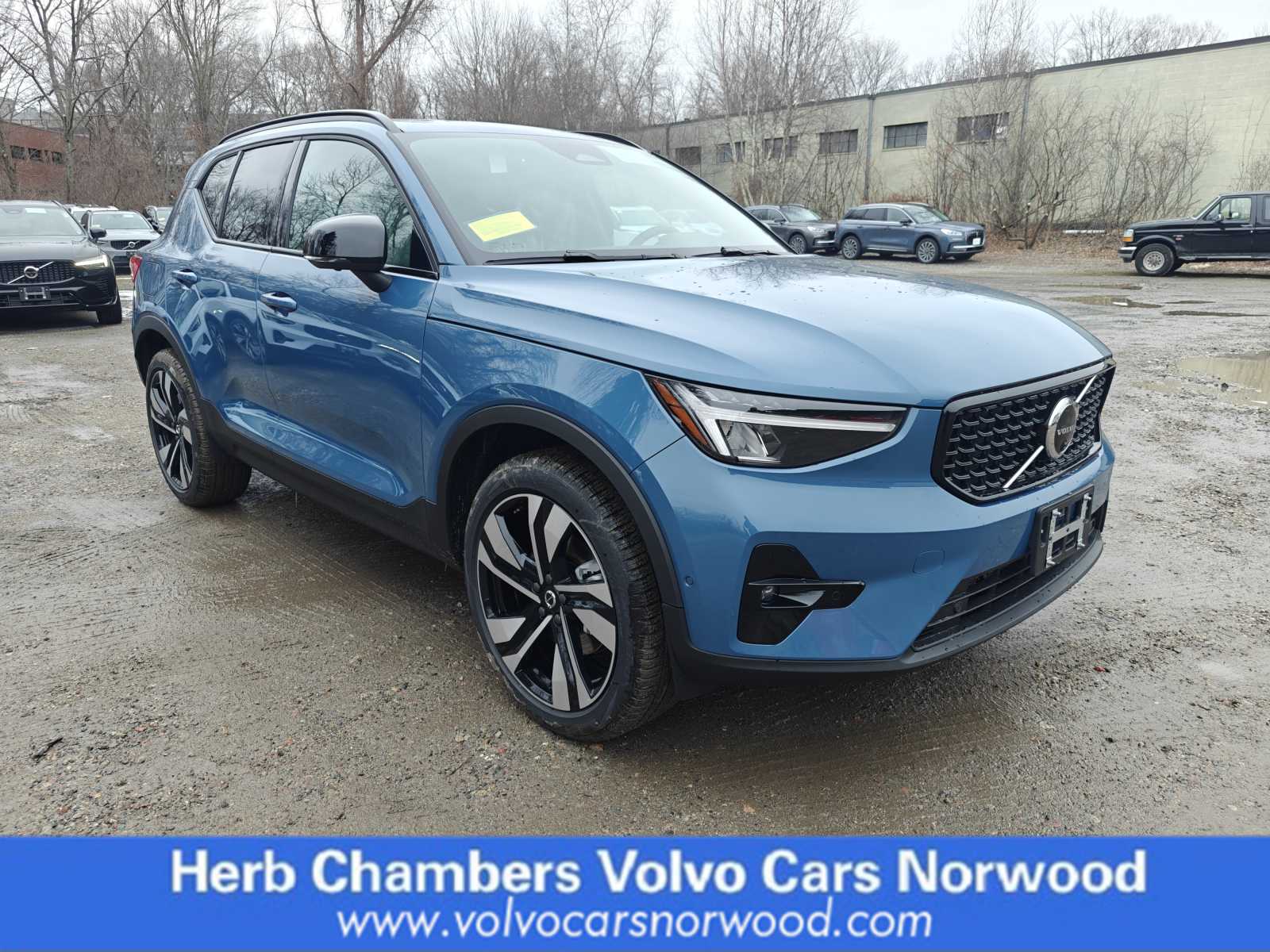 new 2024 Volvo XC40 car, priced at $50,885