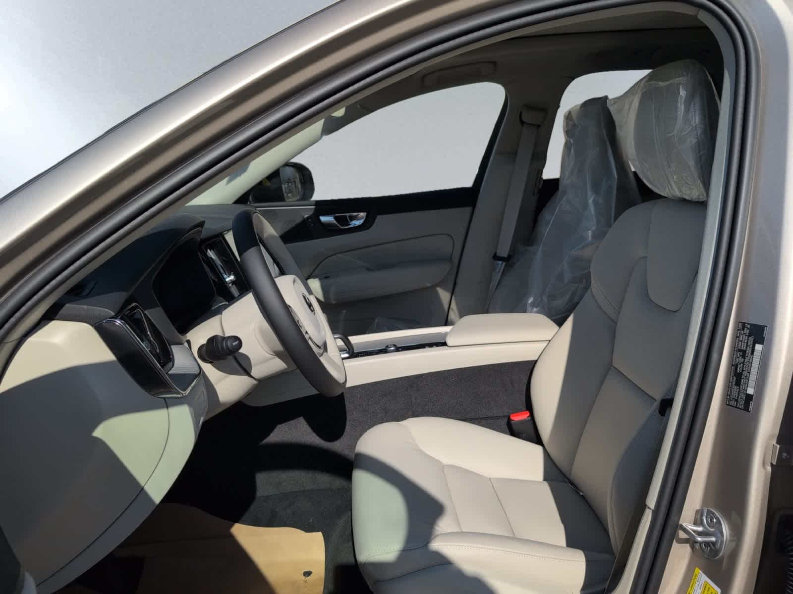 new 2025 Volvo XC60 plug-in hybrid car, priced at $66,260