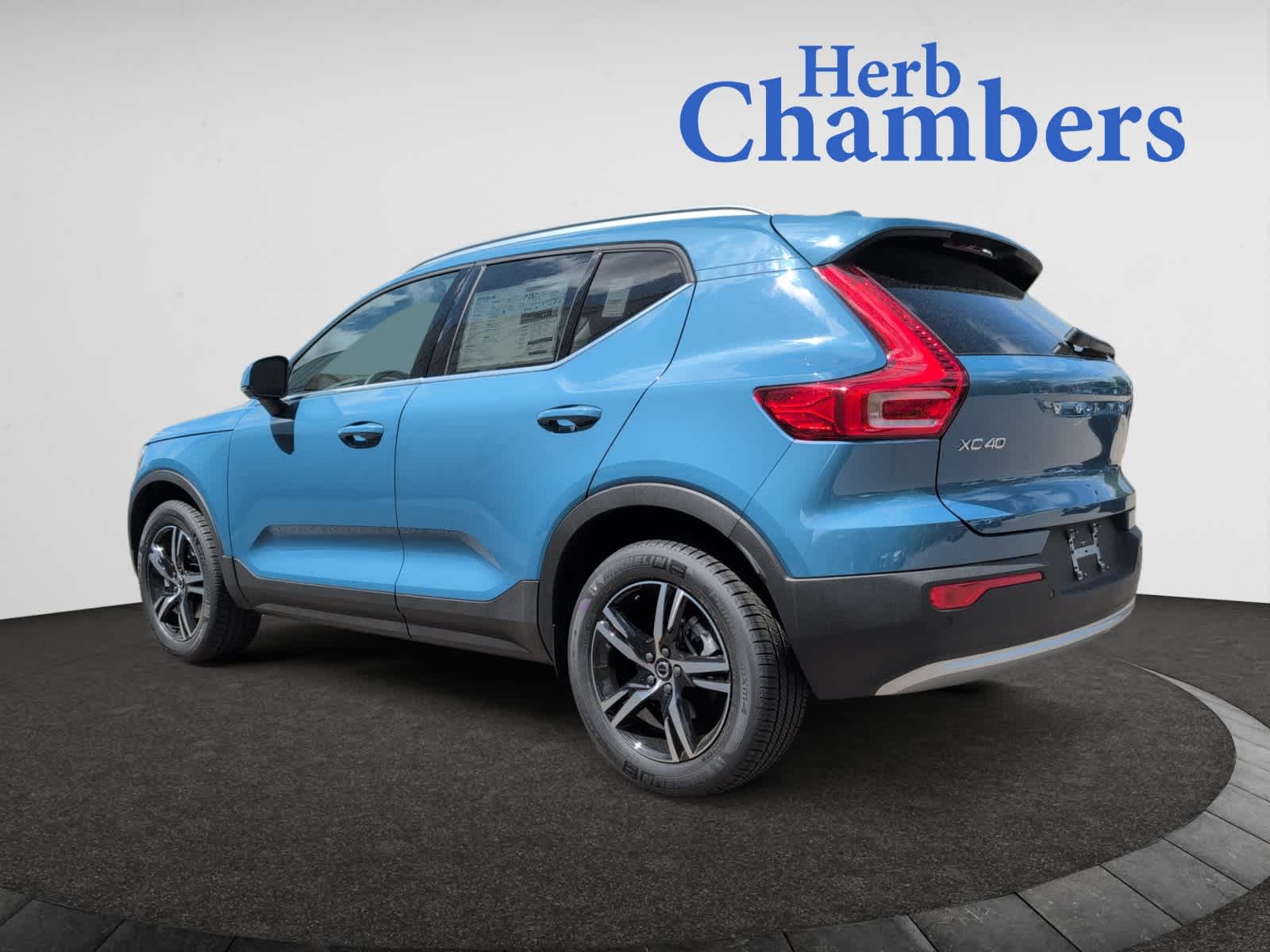 new 2025 Volvo XC40 car, priced at $43,595