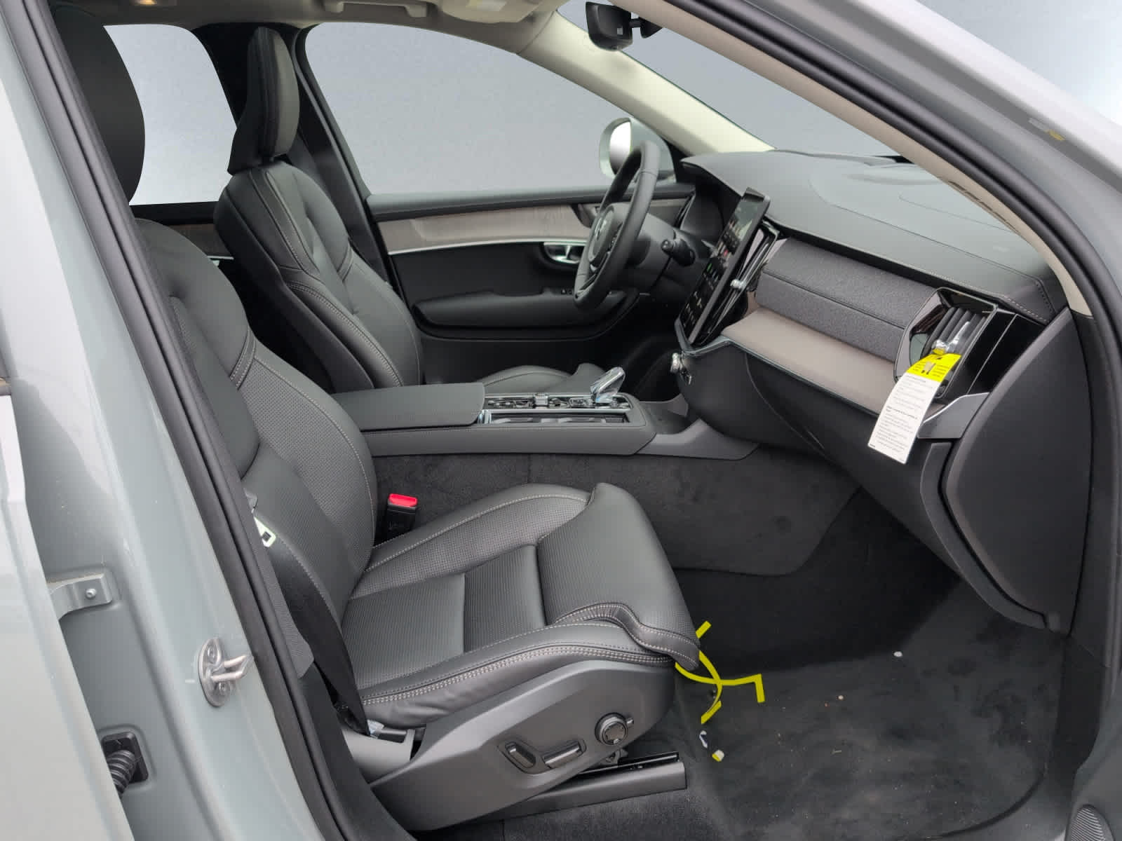 new 2025 Volvo XC90 plug-in hybrid car, priced at $82,365