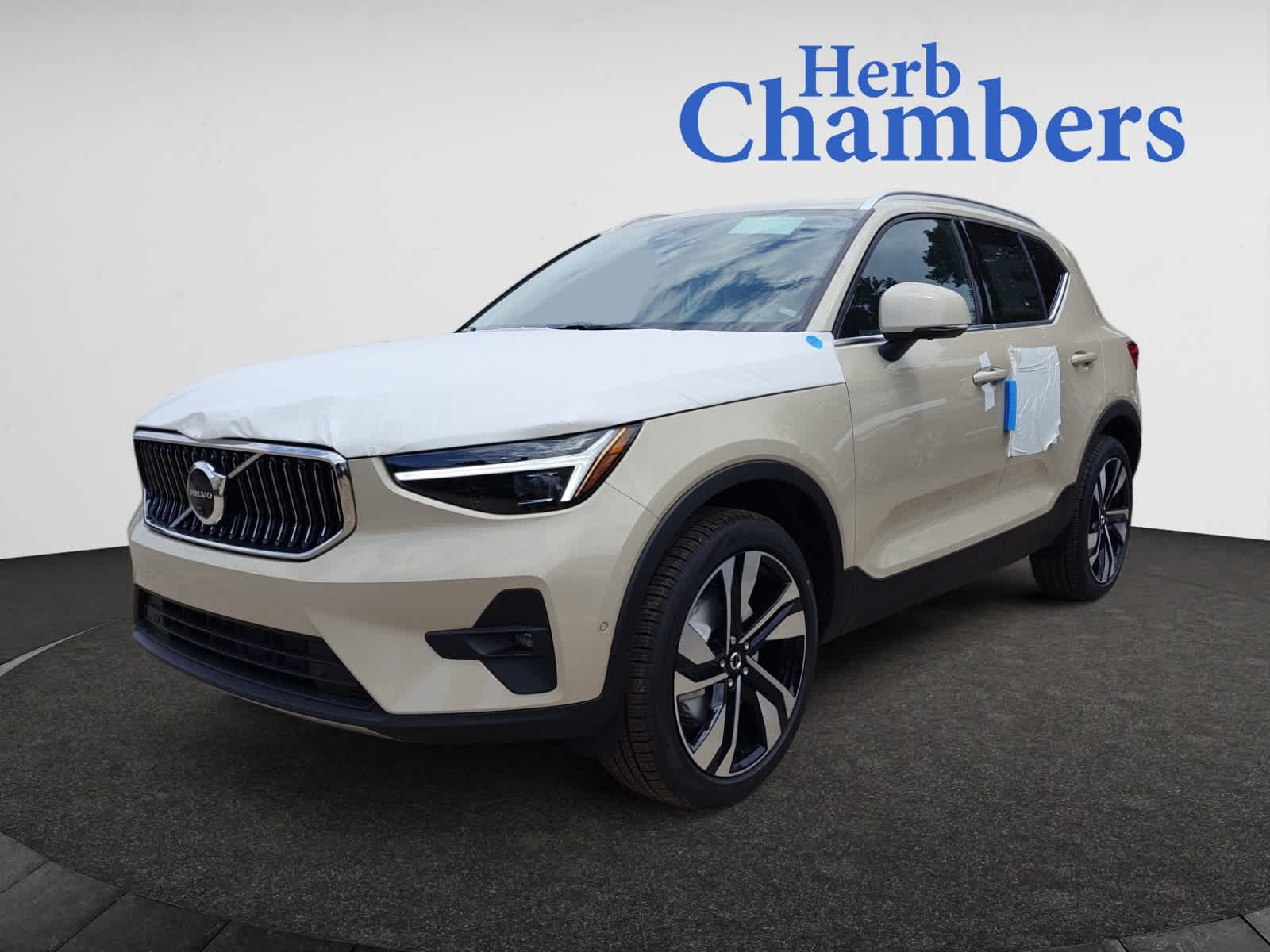 new 2025 Volvo XC40 car, priced at $51,040