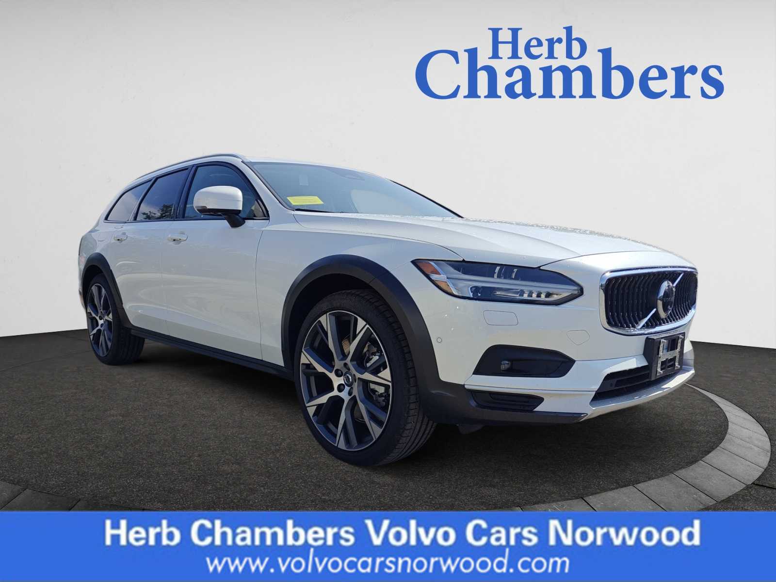 new 2025 Volvo V90 Cross Country car, priced at $68,725