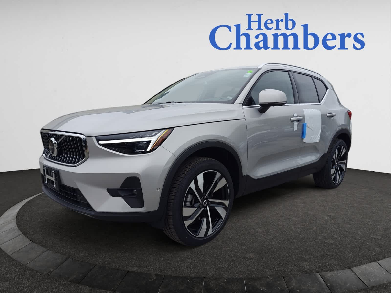 new 2025 Volvo XC40 car, priced at $50,375