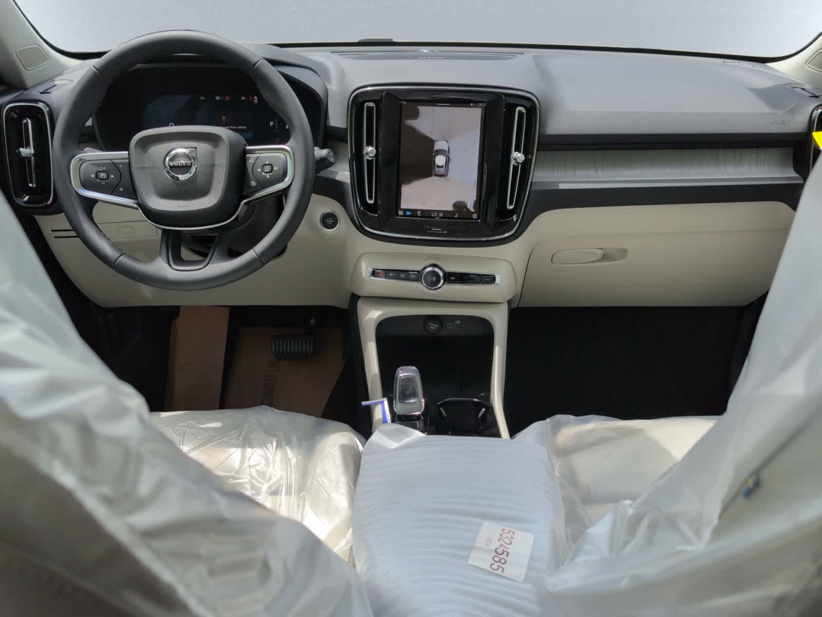 new 2025 Volvo XC40 car, priced at $51,060