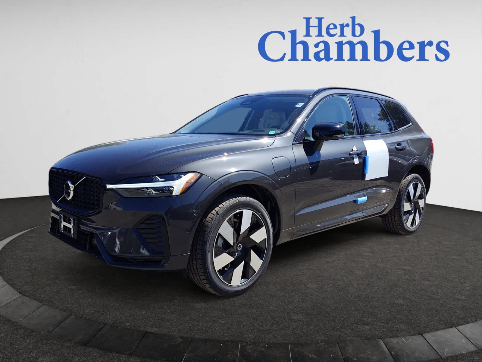 new 2025 Volvo XC60 plug-in hybrid car, priced at $67,425