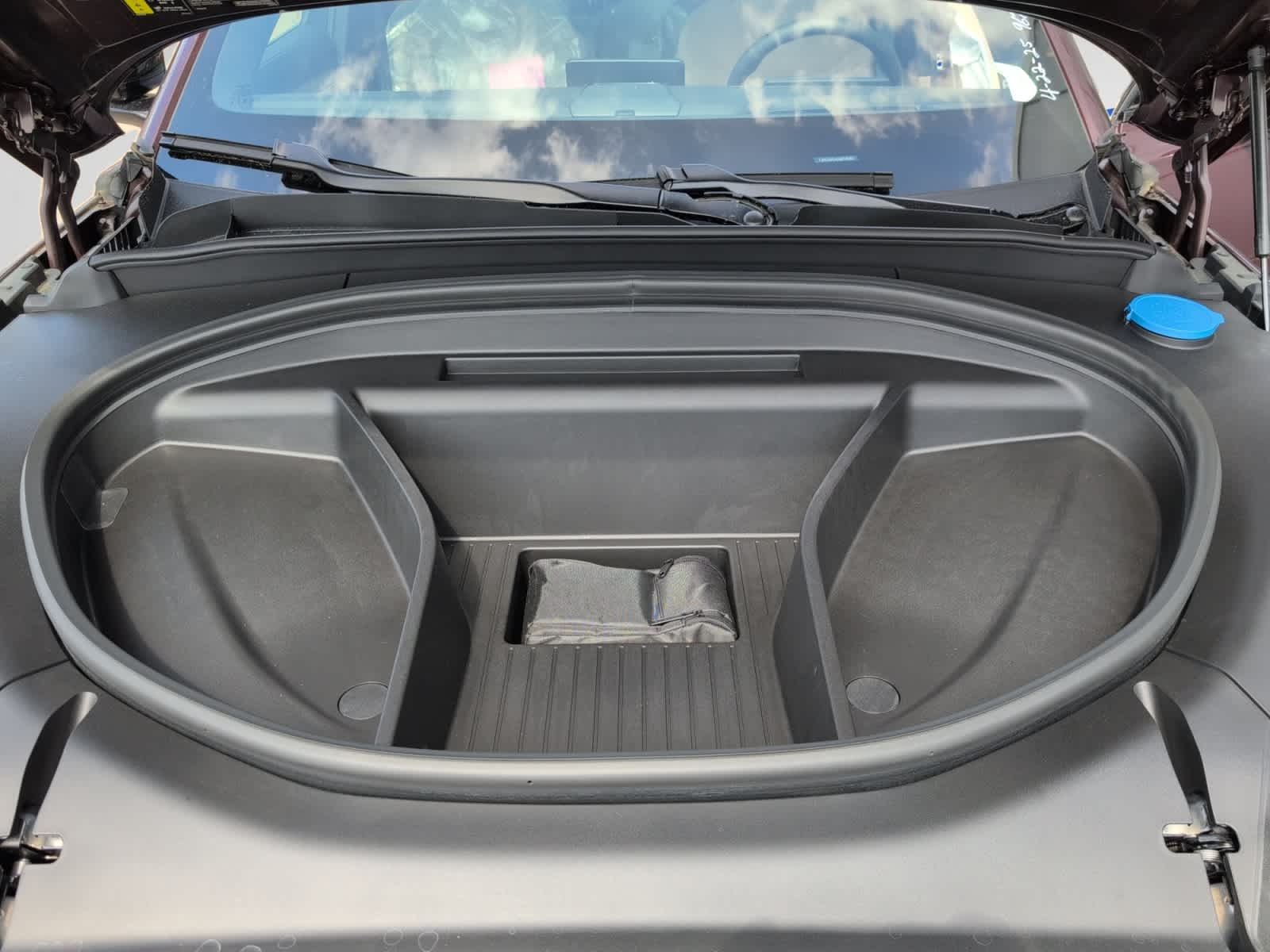 new 2025 Volvo EX90 car, priced at $92,235