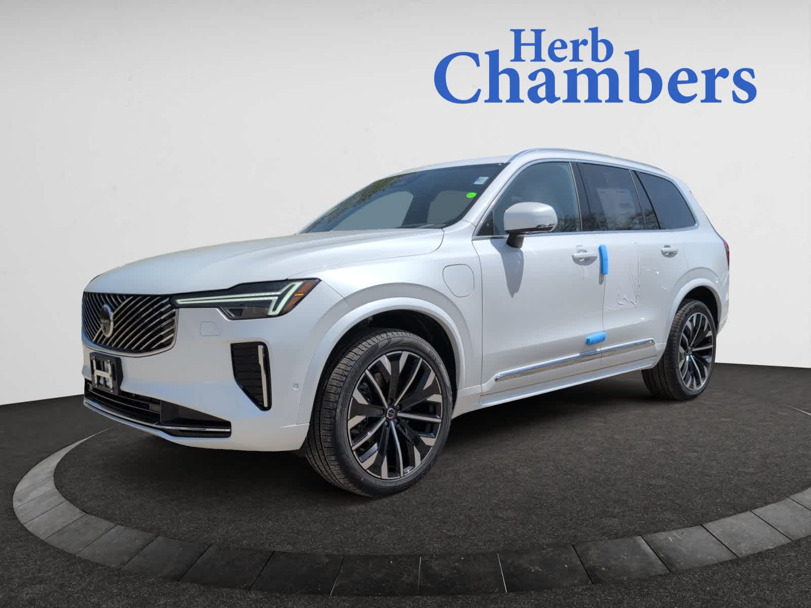 new 2025 Volvo XC90 plug-in hybrid car, priced at $82,735