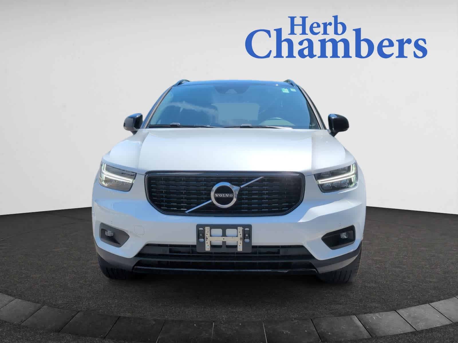 used 2021 Volvo XC40 car, priced at $24,998