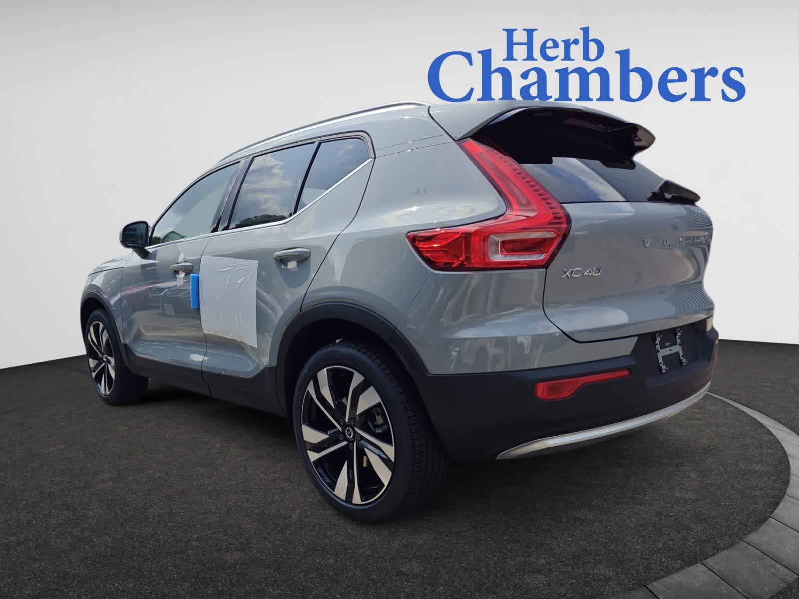 new 2025 Volvo XC40 car, priced at $51,040