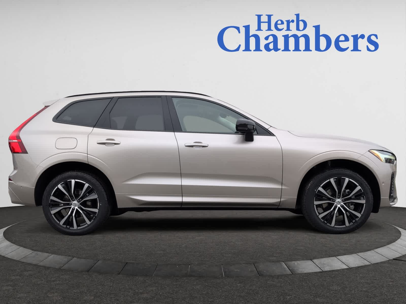new 2025 Volvo XC60 car, priced at $55,360
