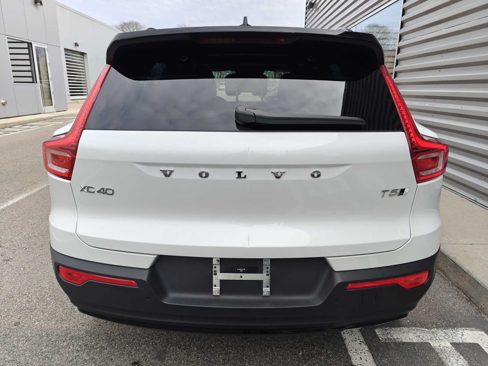 used 2021 Volvo XC40 car, priced at $34,998