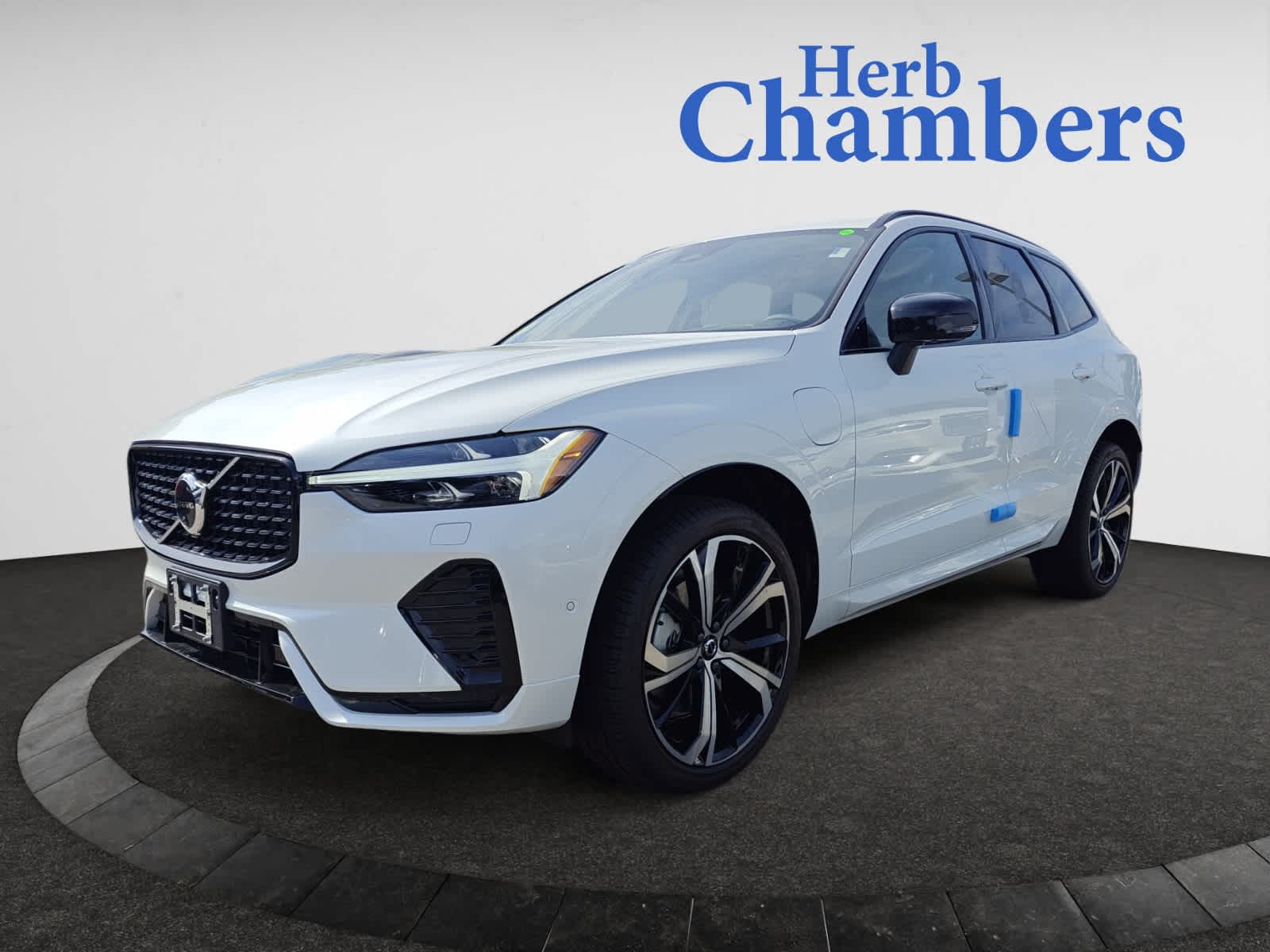 new 2025 Volvo XC60 plug-in hybrid car, priced at $71,490