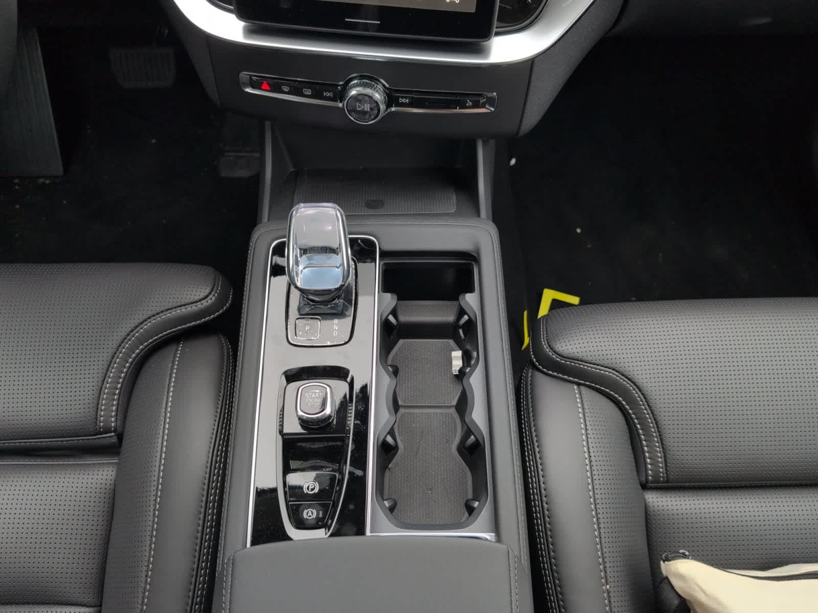 new 2025 Volvo XC90 plug-in hybrid car, priced at $82,365