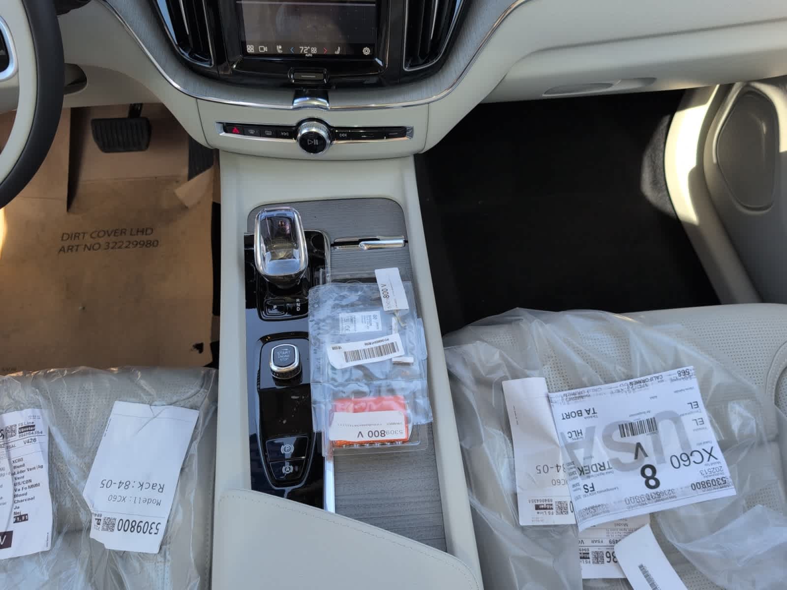 new 2025 Volvo XC60 plug-in hybrid car, priced at $71,510