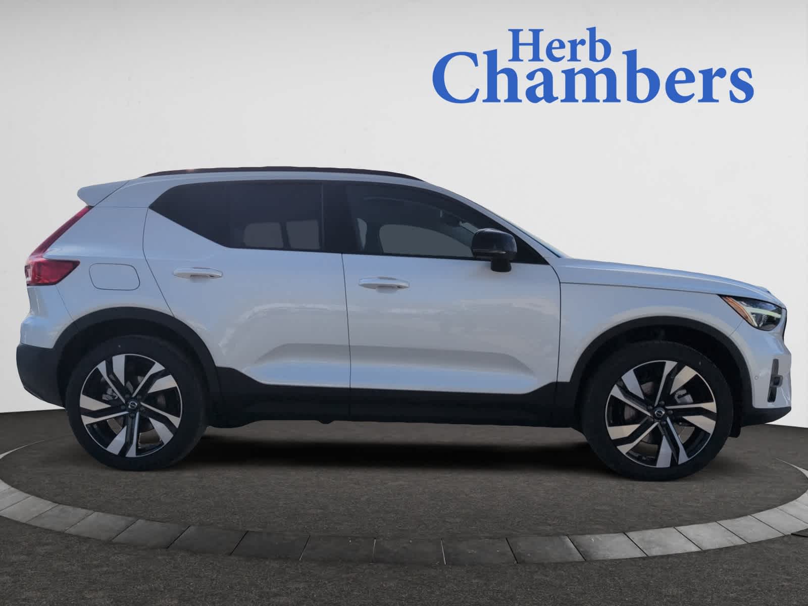 new 2025 Volvo XC40 car, priced at $52,215