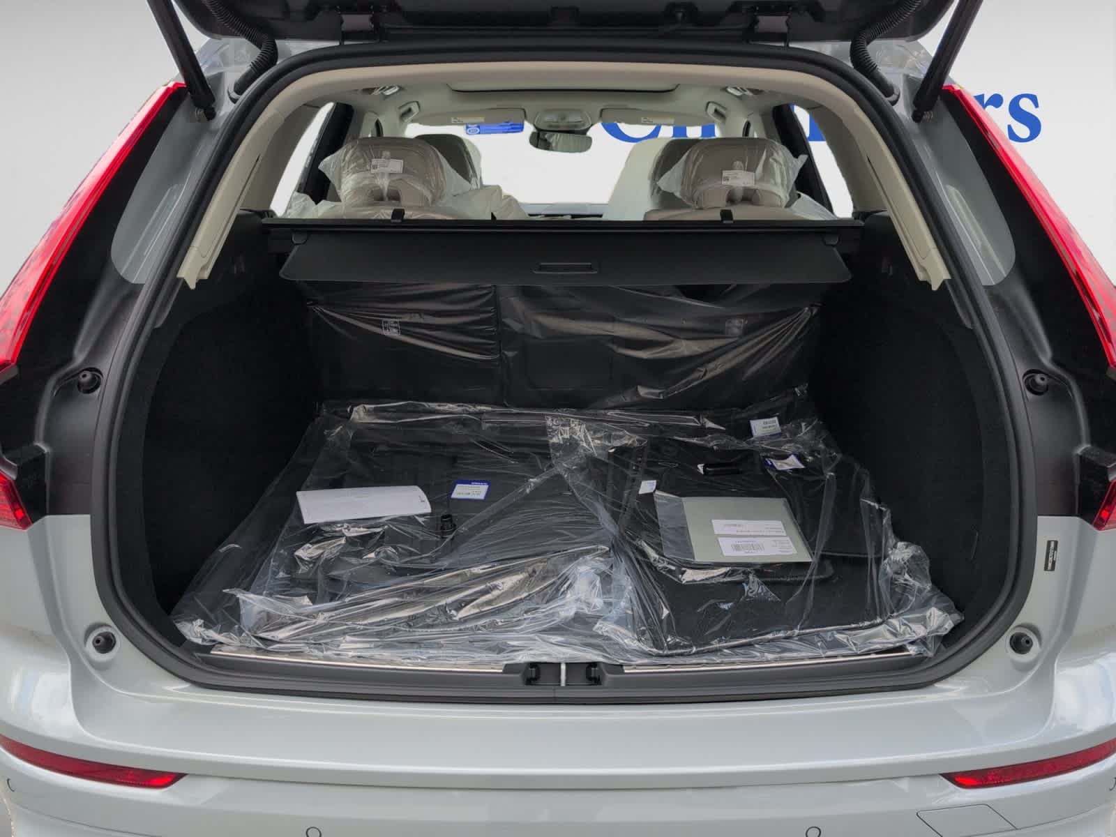 new 2025 Volvo XC60 car, priced at $54,555