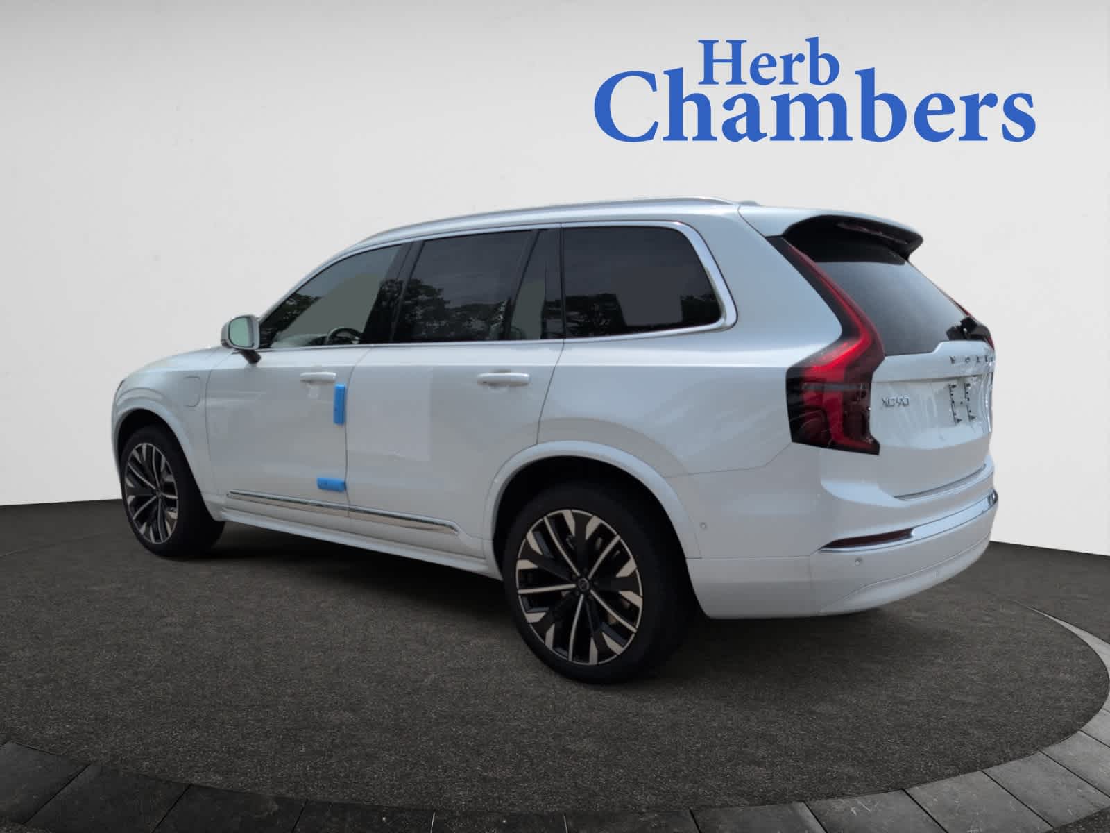 new 2025 Volvo XC90 plug-in hybrid car, priced at $82,405