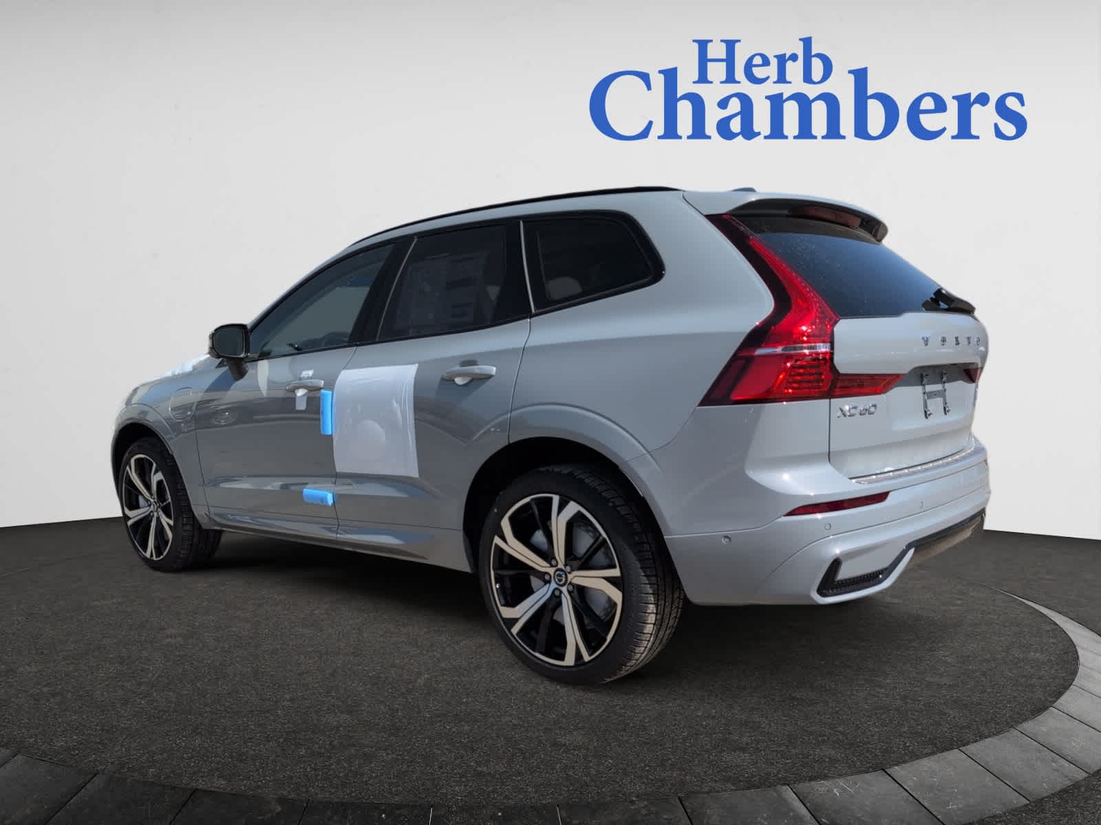 new 2025 Volvo XC60 plug-in hybrid car, priced at $71,510