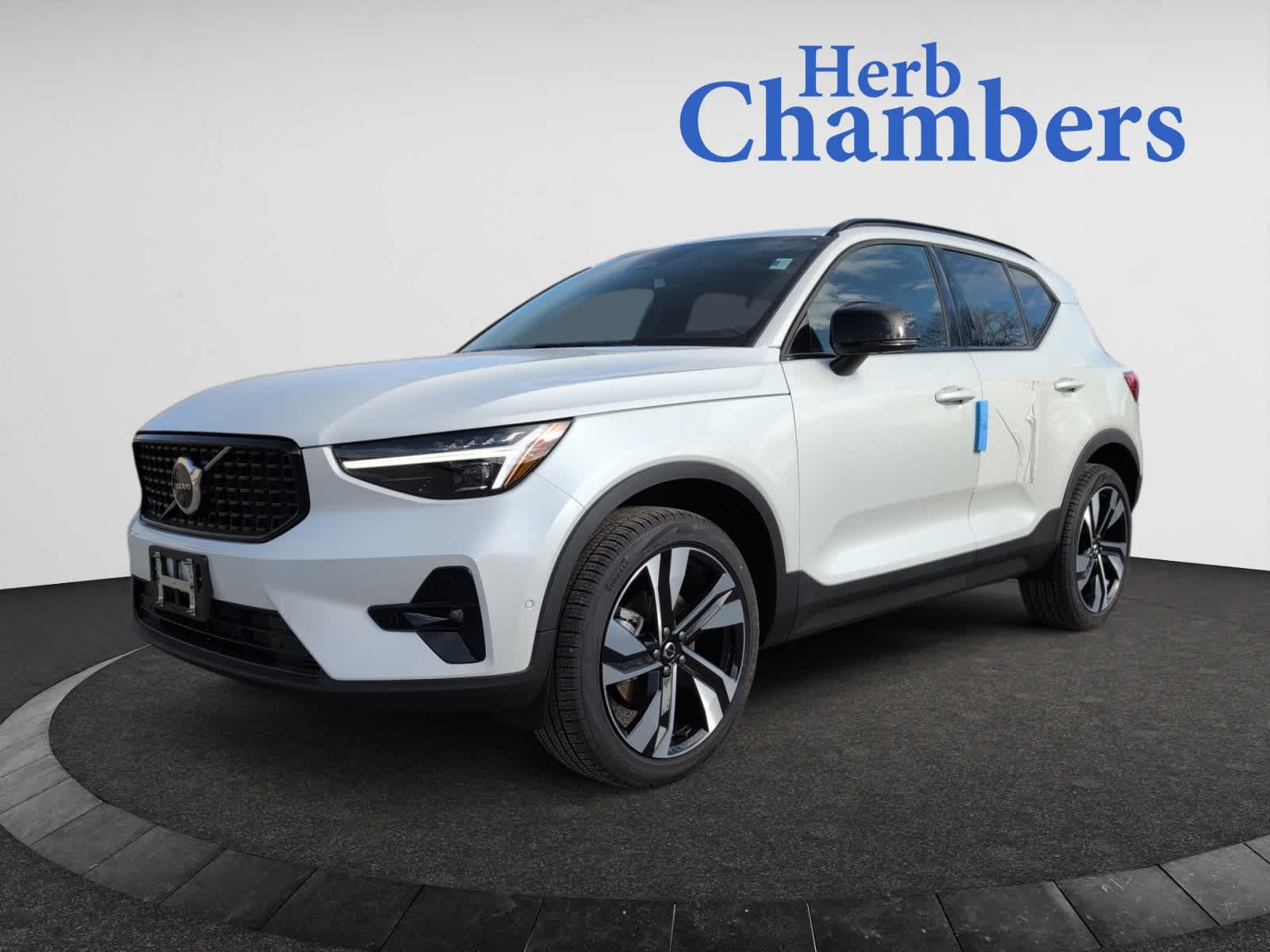 new 2025 Volvo XC40 car, priced at $52,215