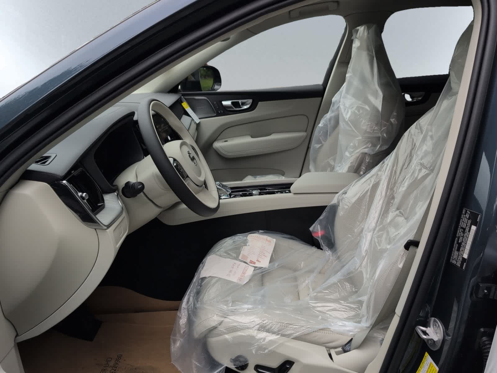 new 2025 Volvo XC60 car, priced at $61,005
