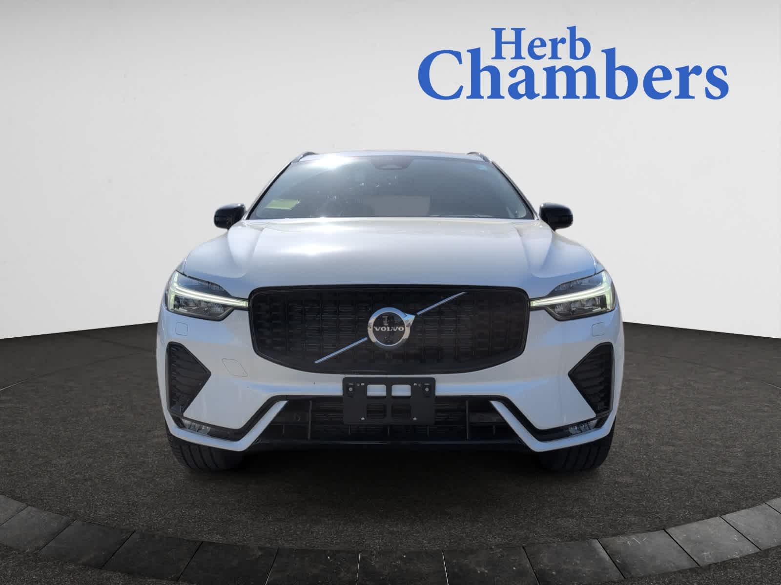 new 2025 Volvo XC60 car, priced at $60,660