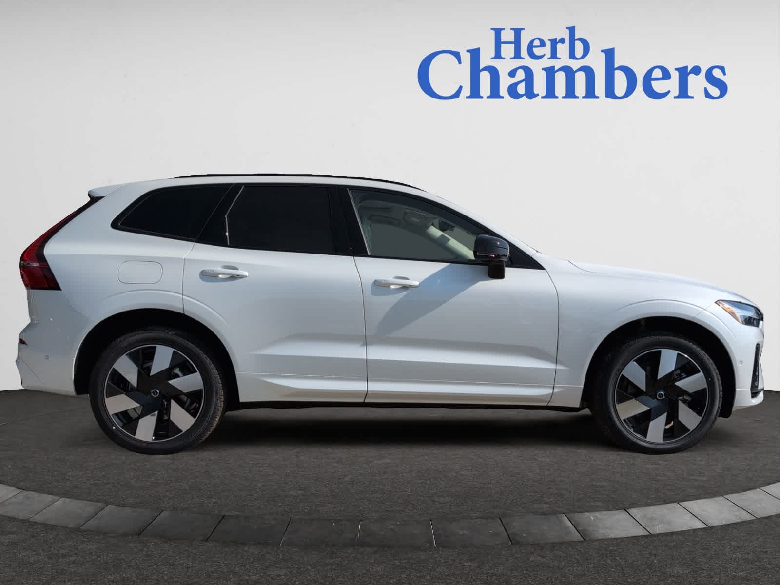 new 2025 Volvo XC60 plug-in hybrid car, priced at $66,235