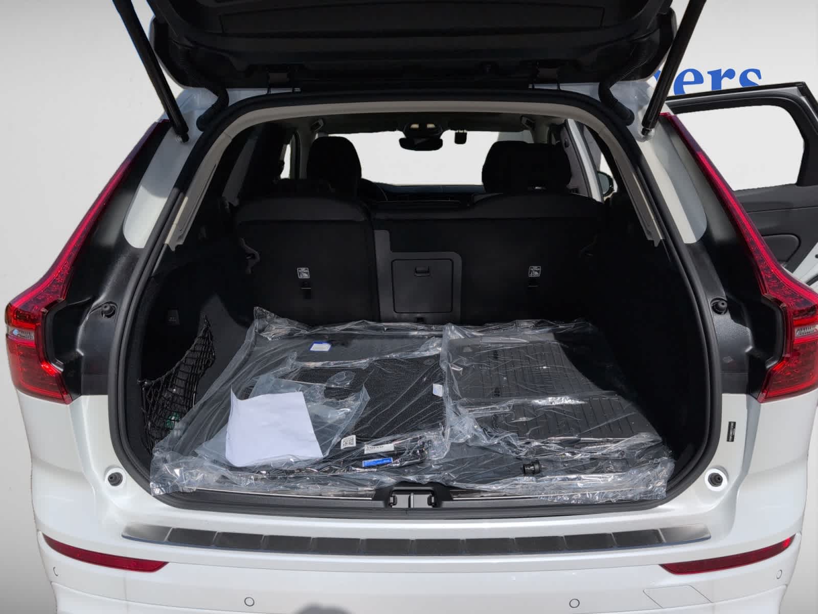 new 2025 Volvo XC60 car, priced at $60,660
