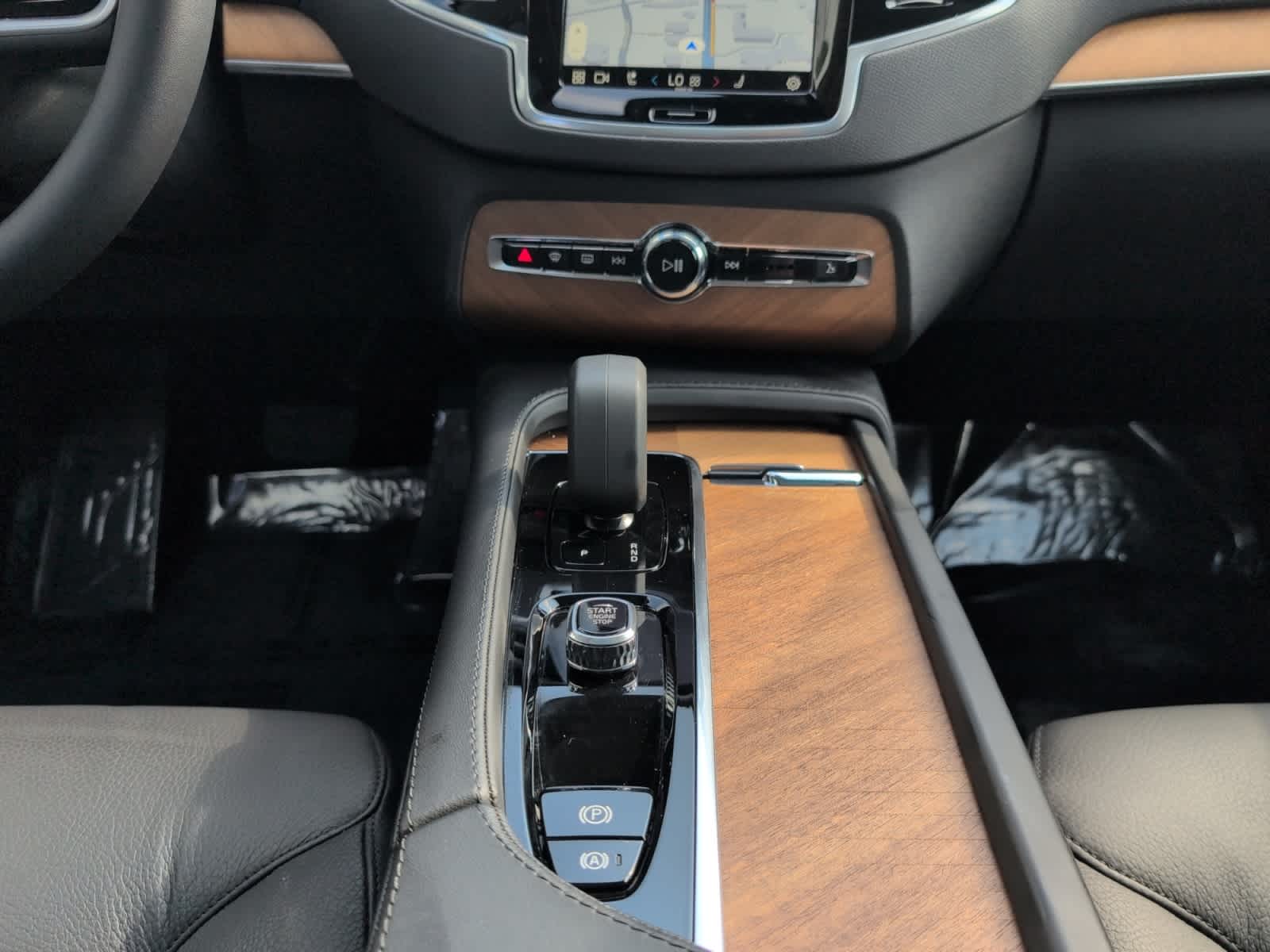 new 2024 Volvo XC90 car, priced at $54,998