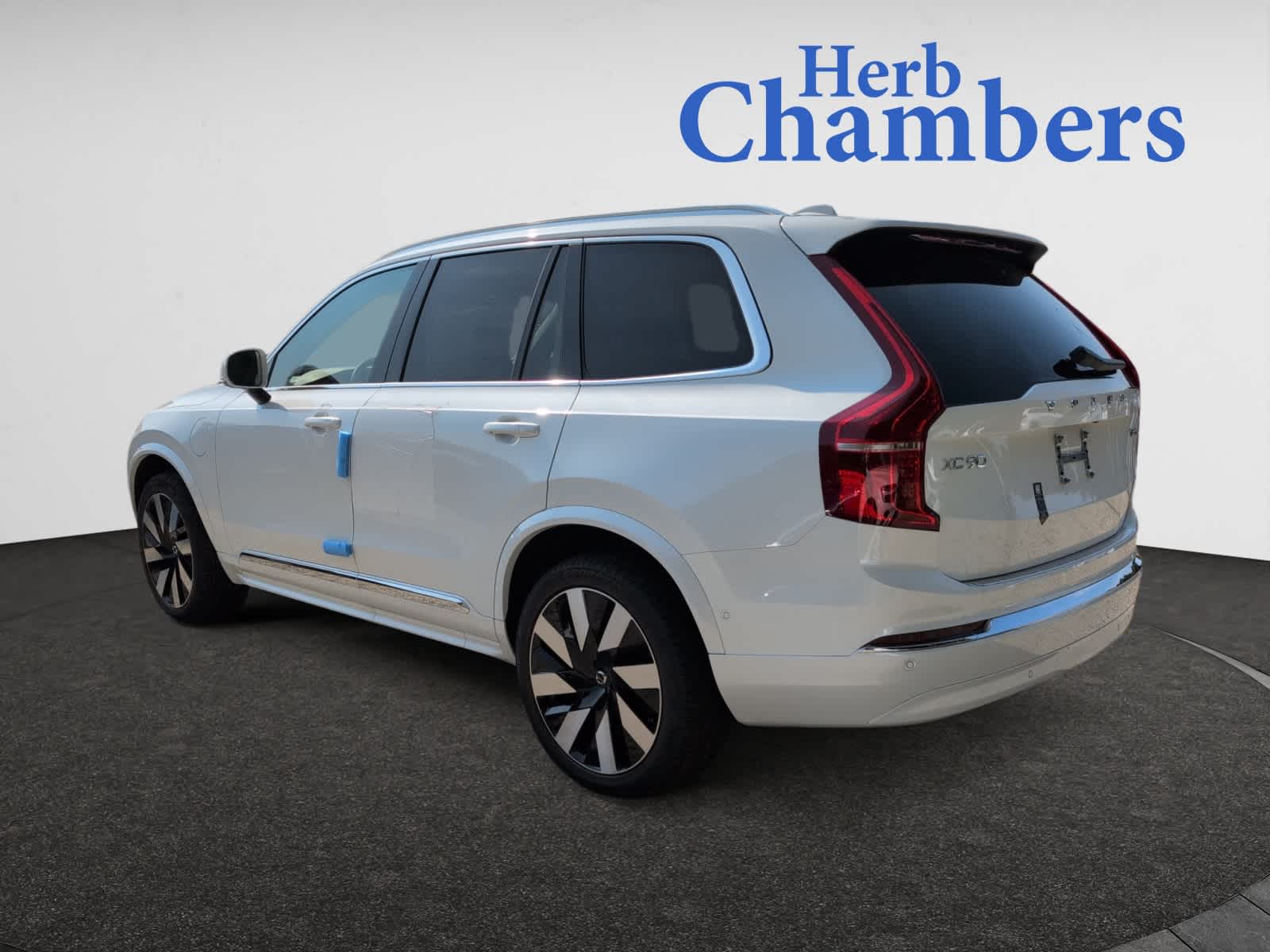 new 2025 Volvo XC90 plug-in hybrid car, priced at $78,455