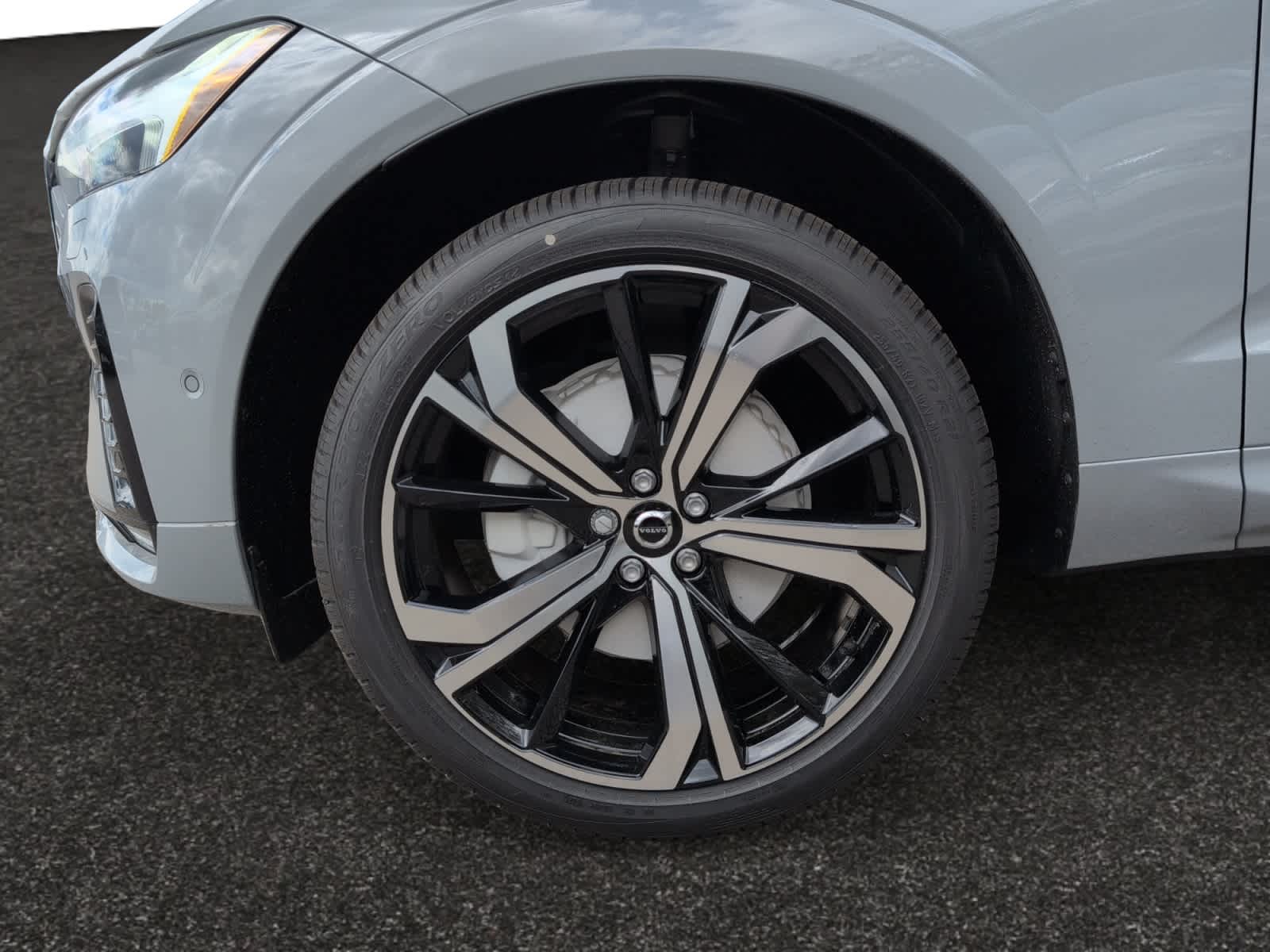 new 2025 Volvo XC60 car, priced at $61,400